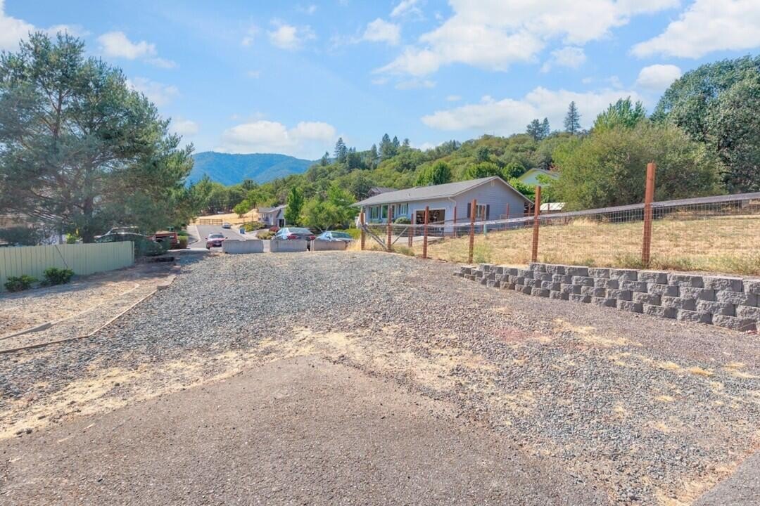 Rogue River, Oregon, 97537, United States, 3 Bedrooms Bedrooms, ,3 BathroomsBathrooms,Residential,For Sale,1944888