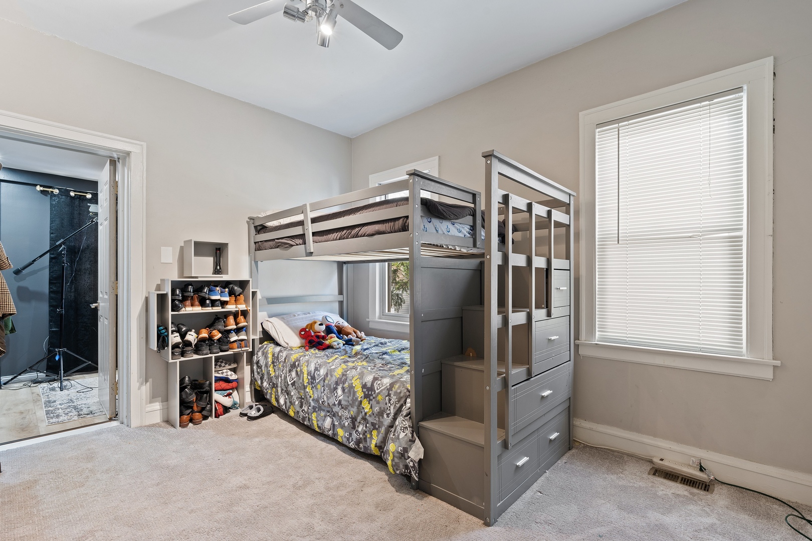 Brookfield, Illinois, 60513, United States, 5 Bedrooms Bedrooms, ,3 BathroomsBathrooms,Residential,For Sale,1989512