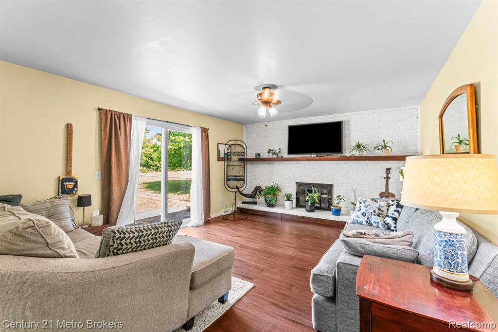 Lapeer, Michigan, 48446, United States, 4 Bedrooms Bedrooms, ,3 BathroomsBathrooms,Residential,For Sale,1982029