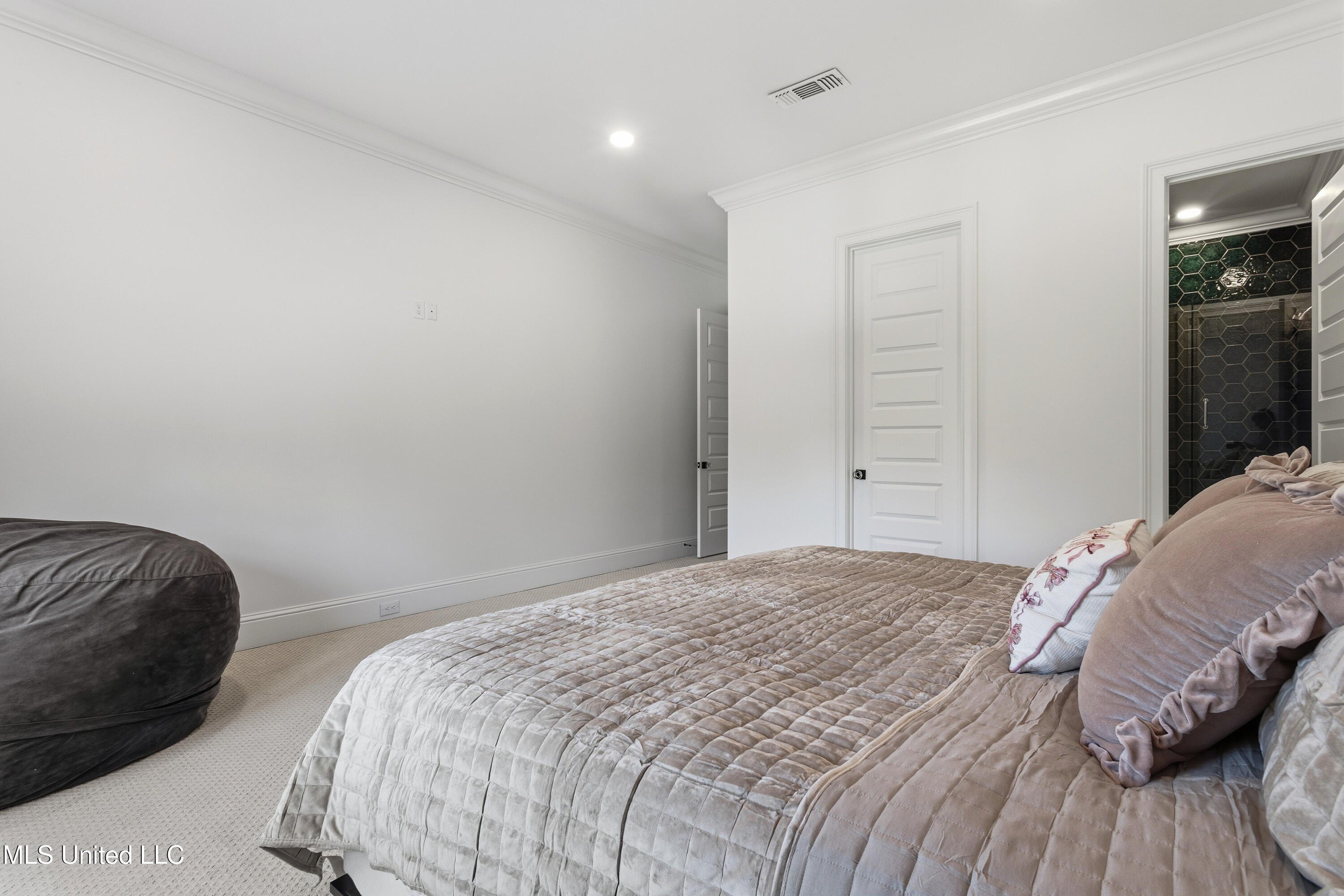 Biloxi, Mississippi, 39532, United States, 4 Bedrooms Bedrooms, ,4 BathroomsBathrooms,Residential,For Sale,1990750