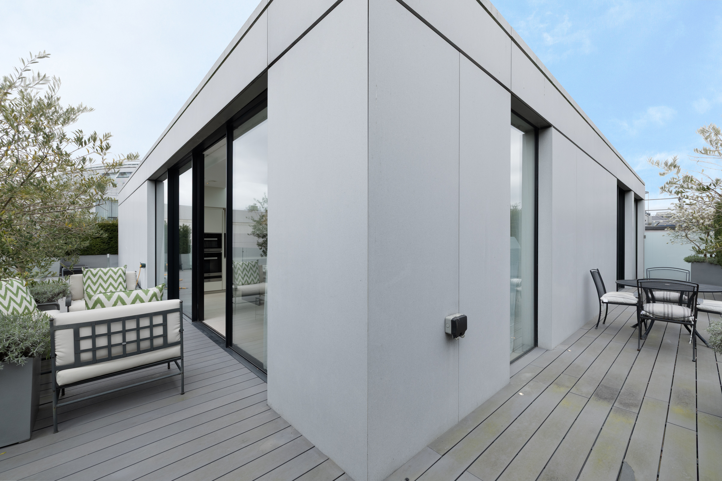  A Design-Led Penthouse with Wraparound Terraces - 物件實景