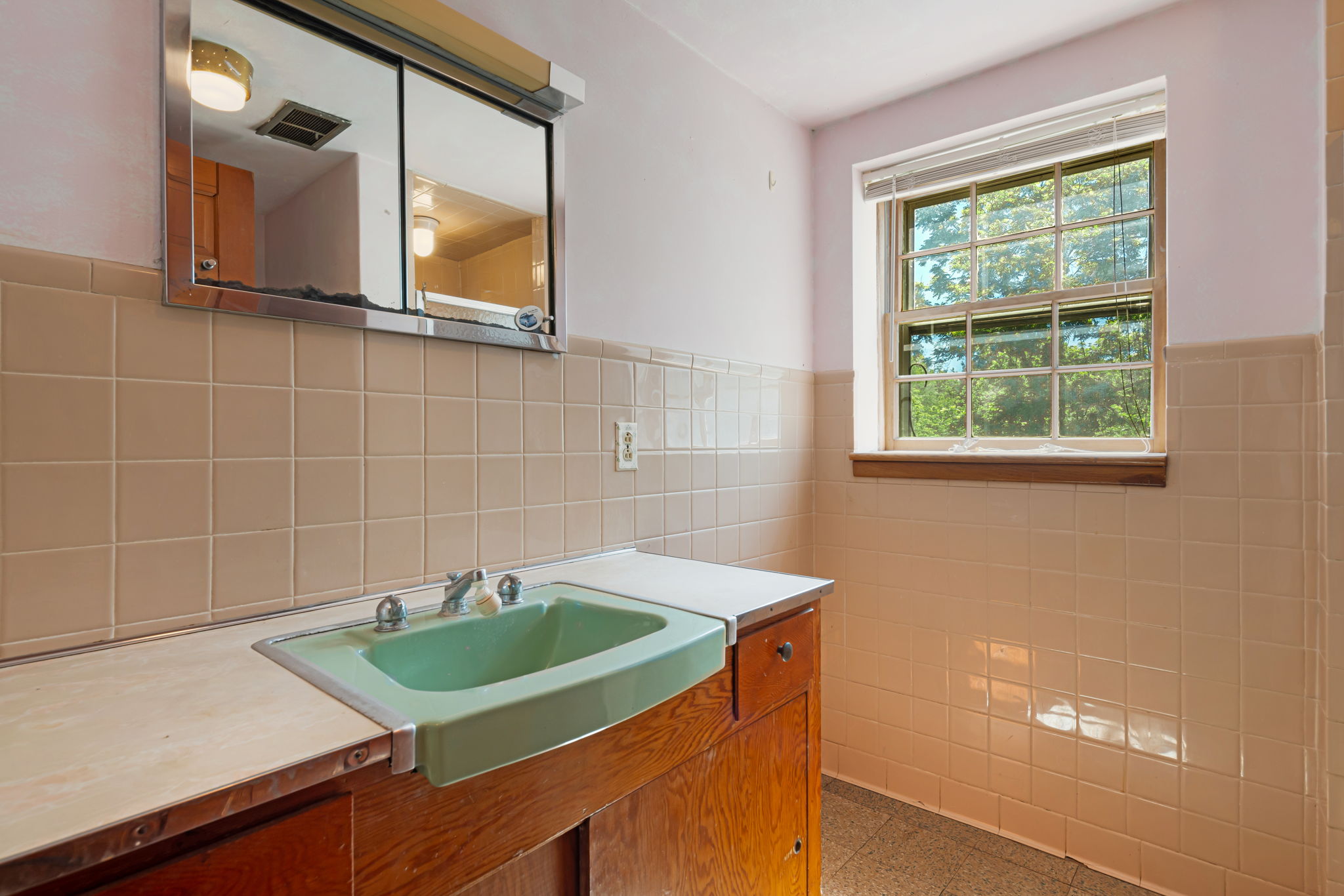 Mars Hill, North Carolina, 28754, United States, 5 Bedrooms Bedrooms, ,3 BathroomsBathrooms,Residential,For Sale,2049468