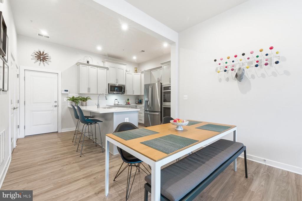 Rockville, Maryland, 20855, United States, 2 Bedrooms Bedrooms, ,3 BathroomsBathrooms,Residential,For Sale,2010770