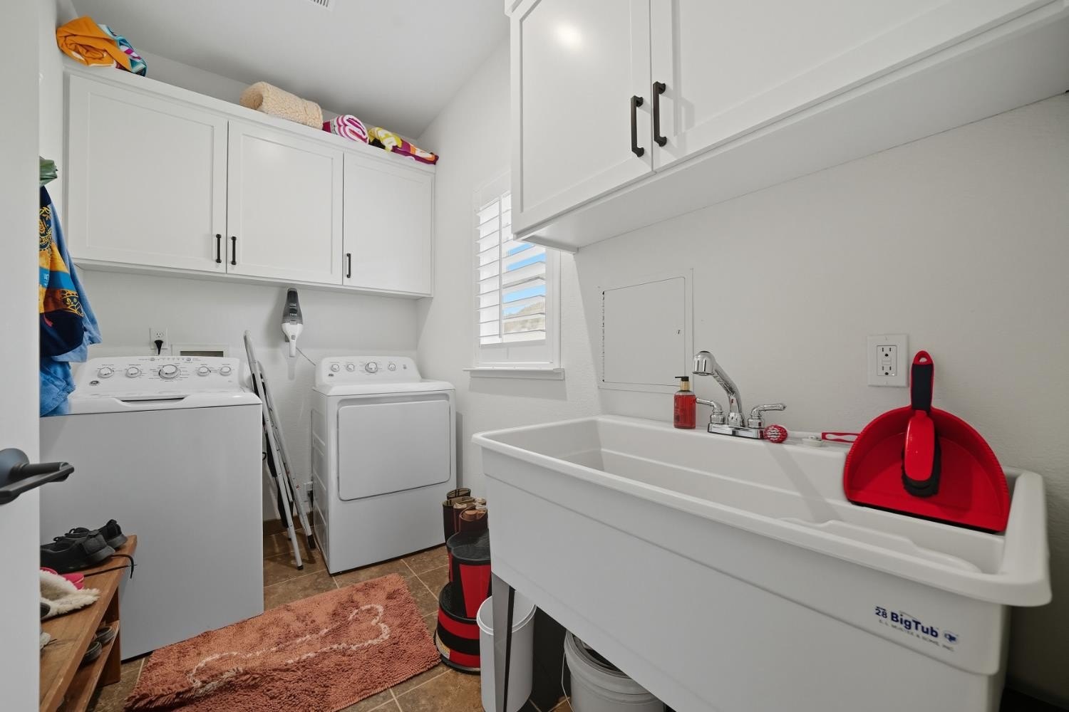 Mountain Ranch, California, 95246, United States, 4 Bedrooms Bedrooms, ,3 BathroomsBathrooms,Residential,For Sale,1976559