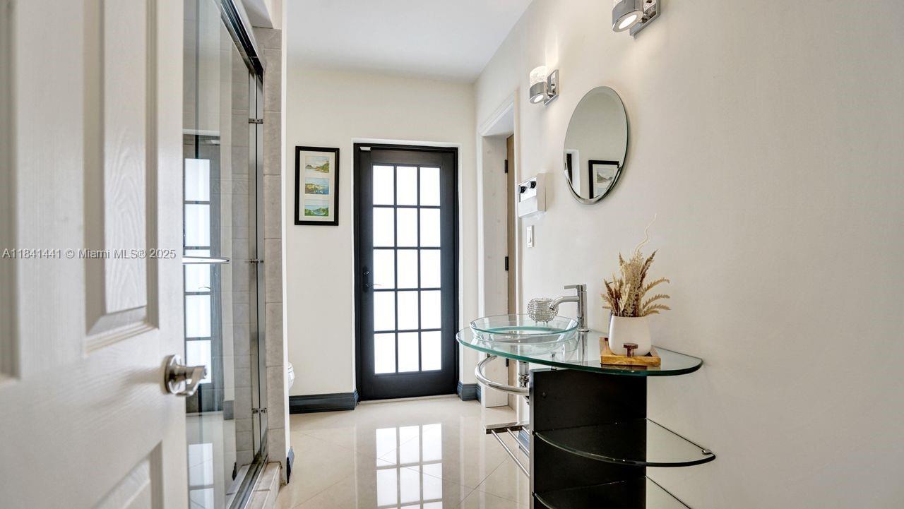 Davie, Florida, 33330, United States, 5 Bedrooms Bedrooms, ,5 BathroomsBathrooms,Residential,For Sale,1896833