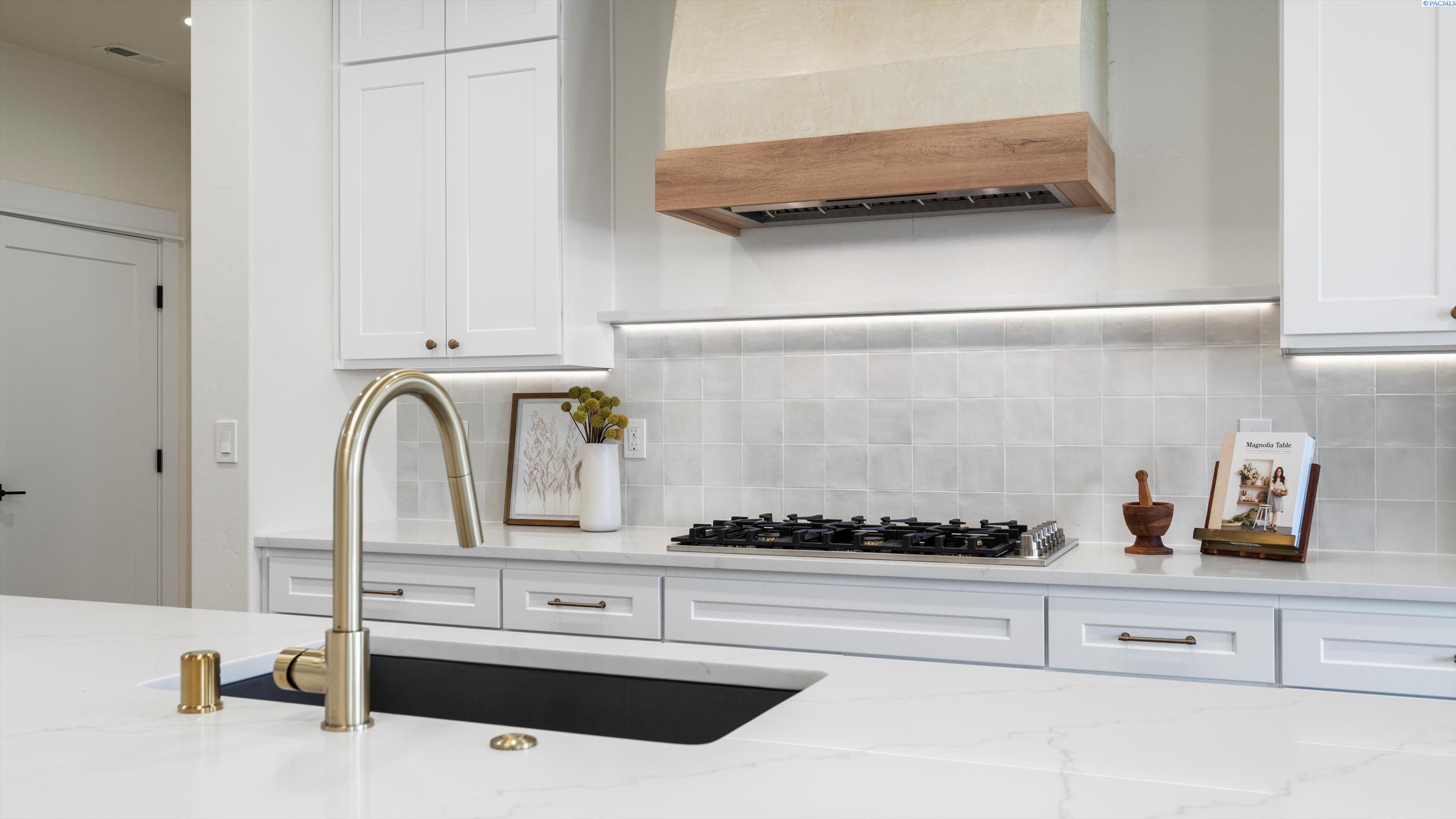 Richland, Washington, 99352, United States, 4 Bedrooms Bedrooms, ,3 BathroomsBathrooms,Residential,For Sale,1996125