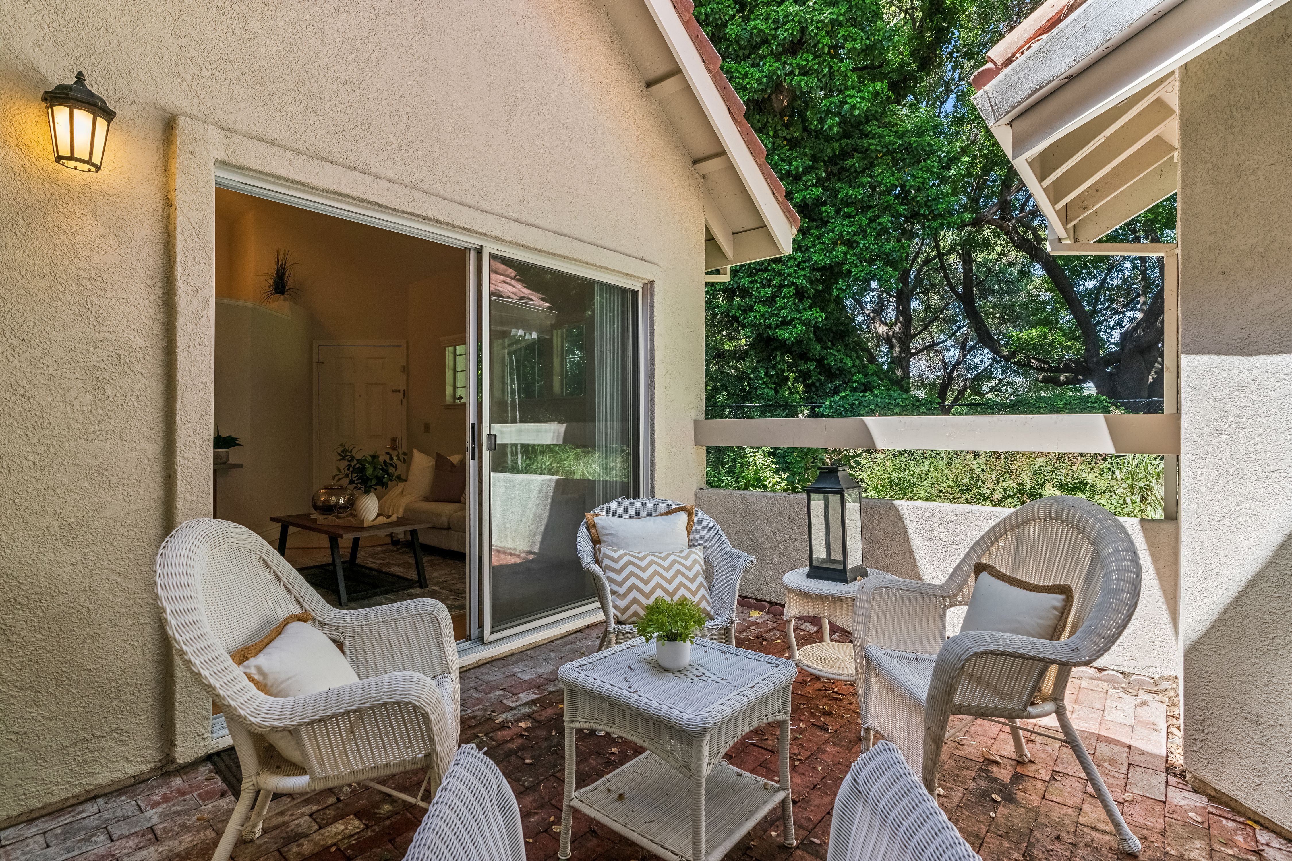  Private, Updated Townhome Surrounded by Majestic Trees - 物件實景