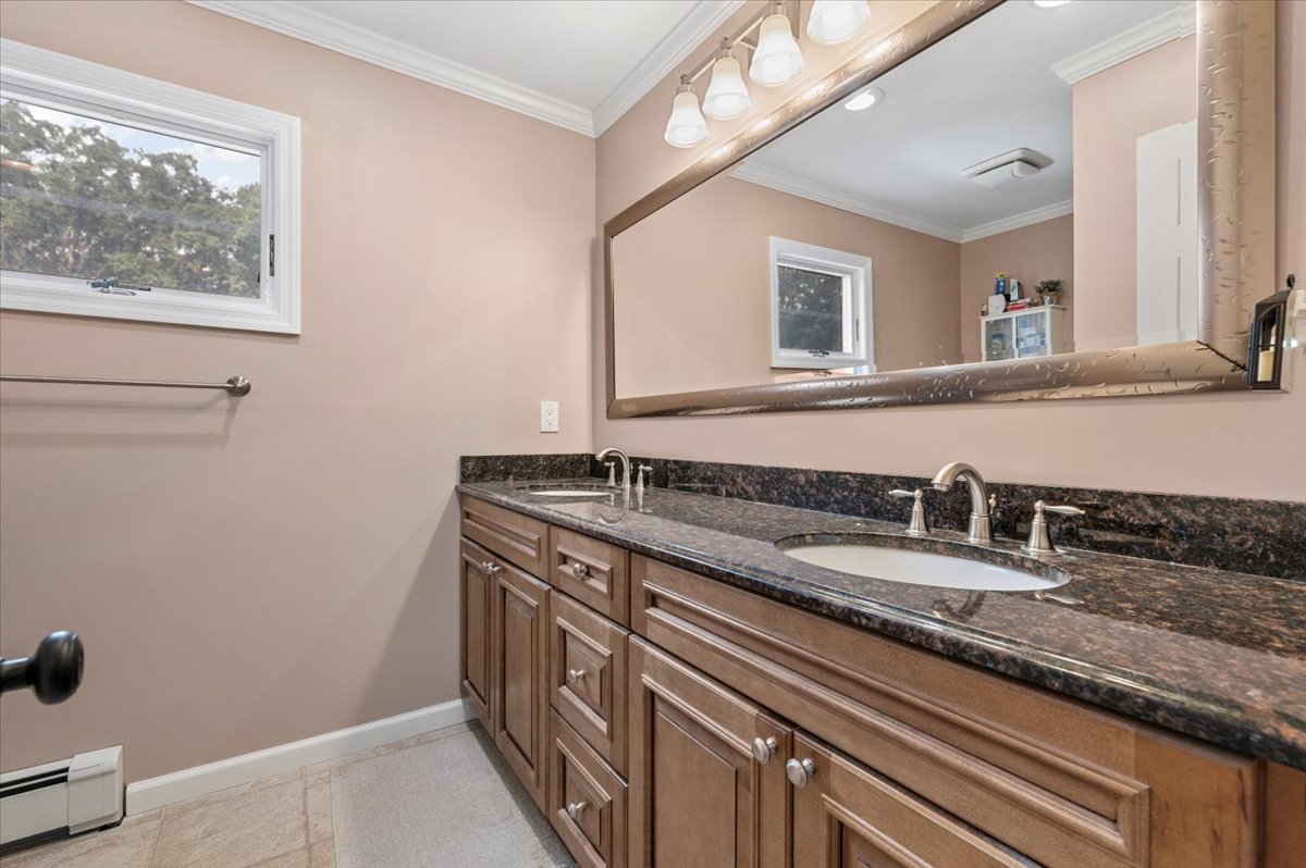 Sayville, New York, 11782, United States, 4 Bedrooms Bedrooms, ,3 BathroomsBathrooms,Residential,For Sale,1982763