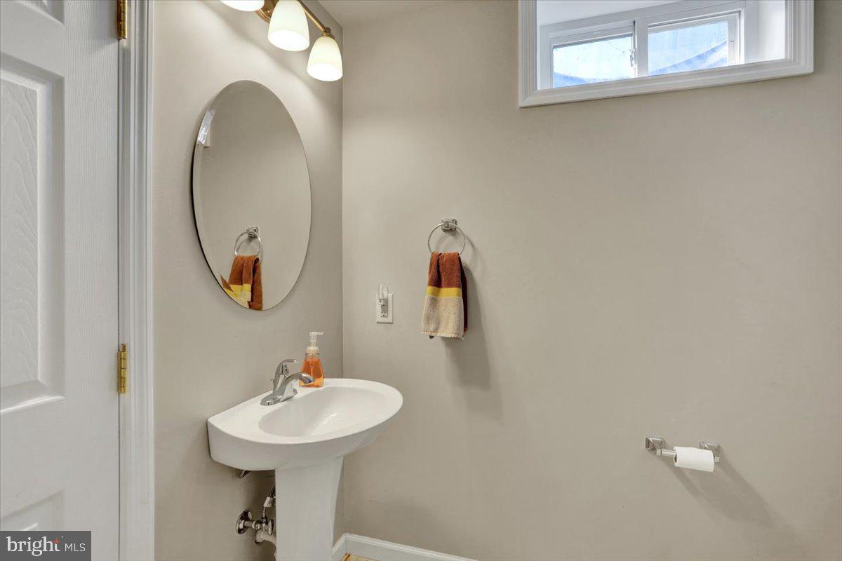 Reading, Pennsylvania, 19606, United States, 4 Bedrooms Bedrooms, ,4 BathroomsBathrooms,Residential,For Sale,1947941