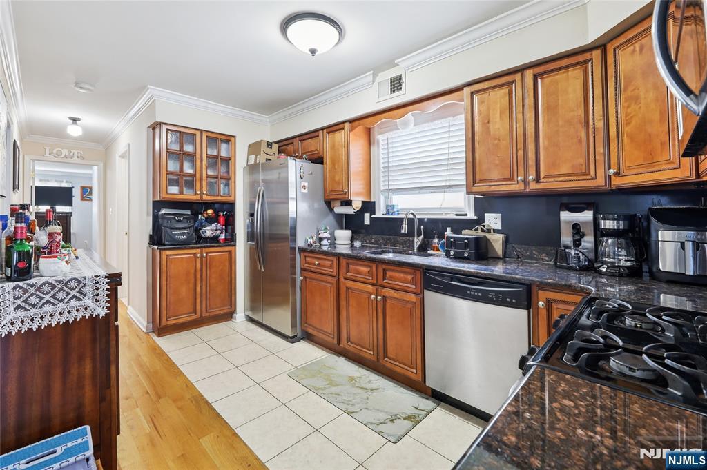 Harrison, New Jersey, 07029, United States, 5 Bedrooms Bedrooms, ,5 BathroomsBathrooms,Residential,For Sale,1985698