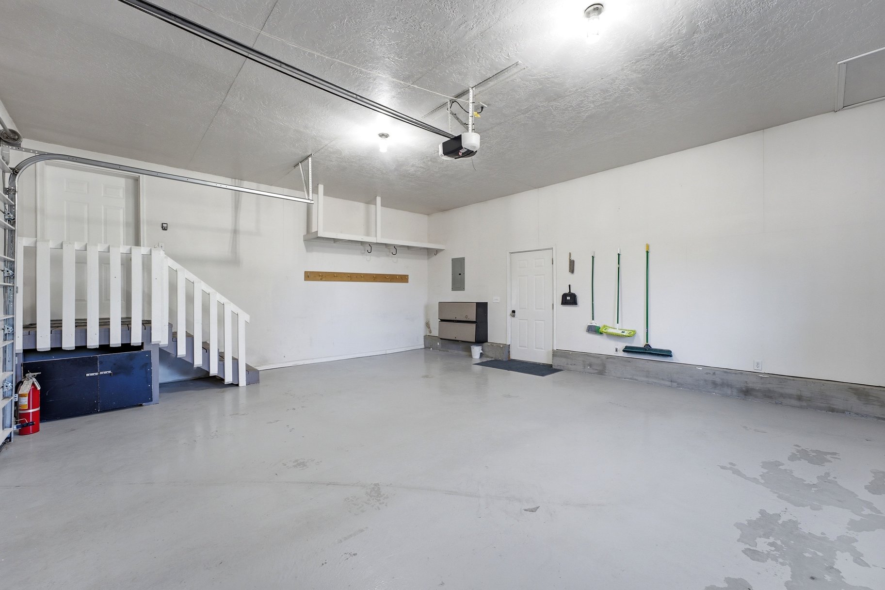  Custom Home with a 2400 Square Foot Shop with Plumbing and Electricity - 物件實景