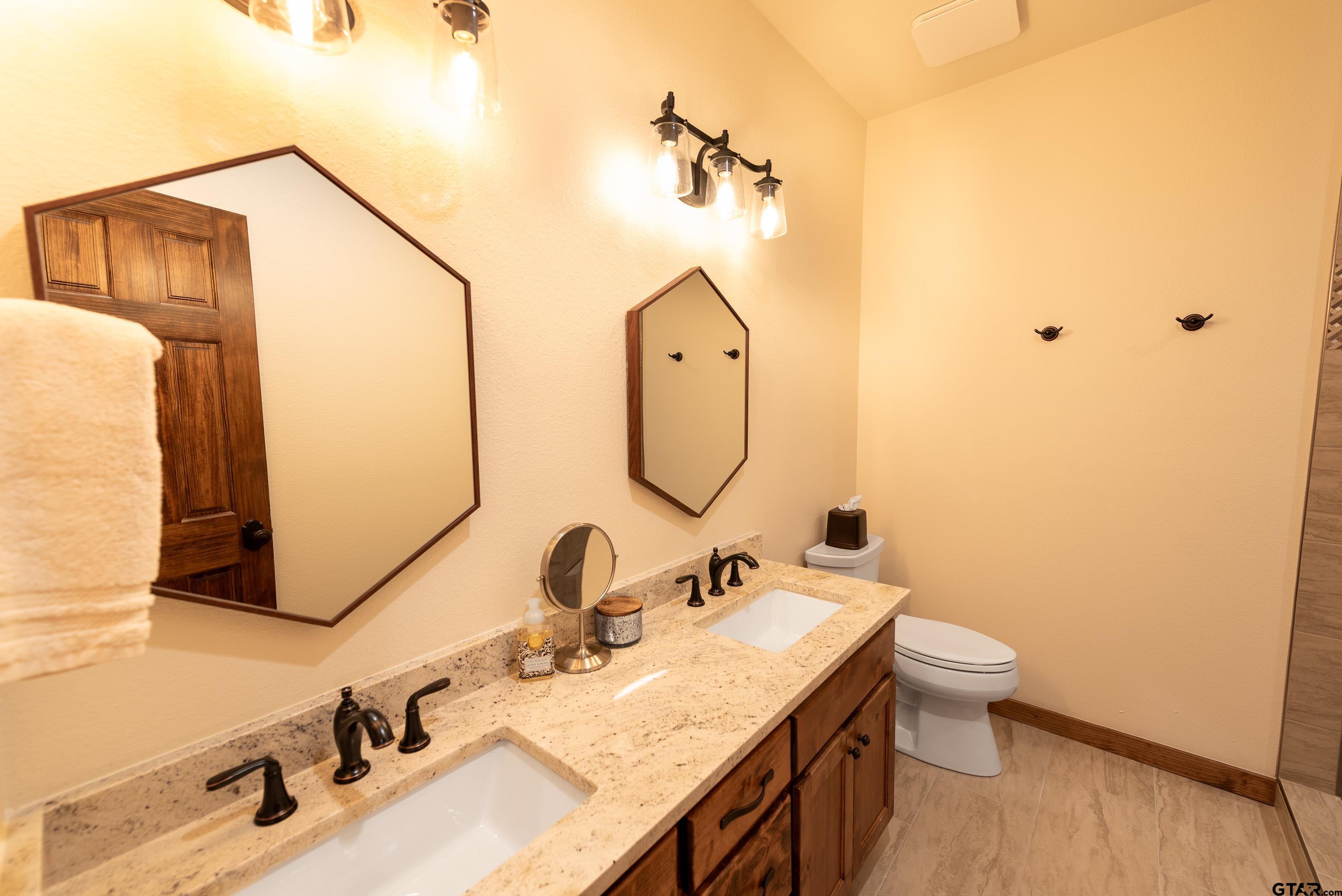 Scroggins, Texas, 75480, United States, 4 Bedrooms Bedrooms, ,5 BathroomsBathrooms,Residential,For Sale,1981840