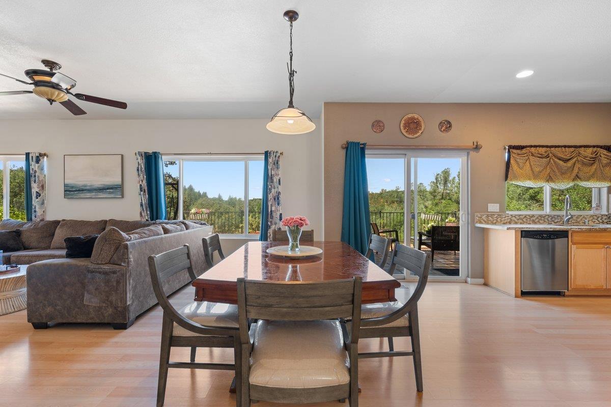 Grass Valley, California, 95949, United States, 4 Bedrooms Bedrooms, ,3 BathroomsBathrooms,Residential,For Sale,1924351
