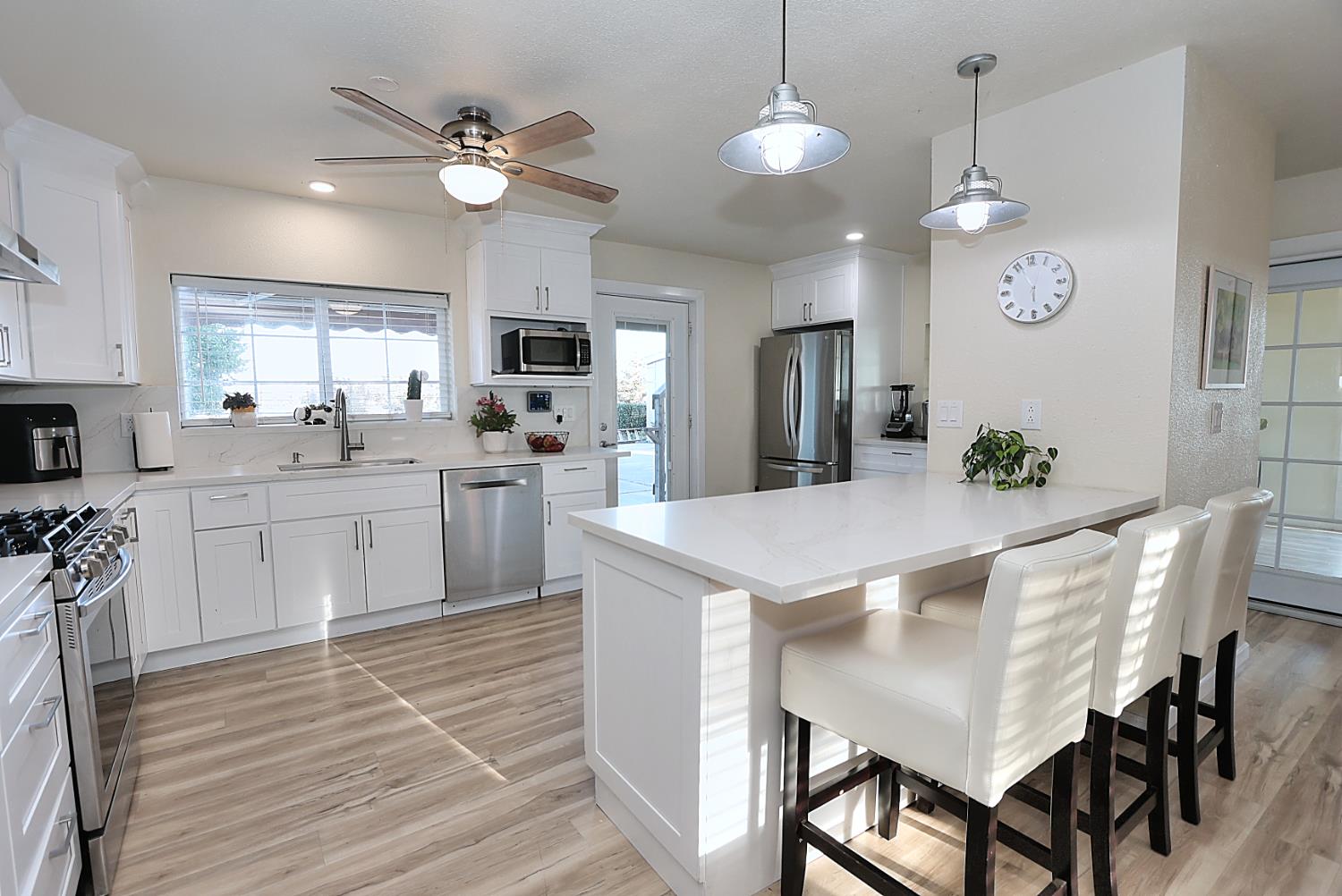 Walnut Grove, California, 95690, United States, 5 Bedrooms Bedrooms, ,3 BathroomsBathrooms,Residential,For Sale,1957042