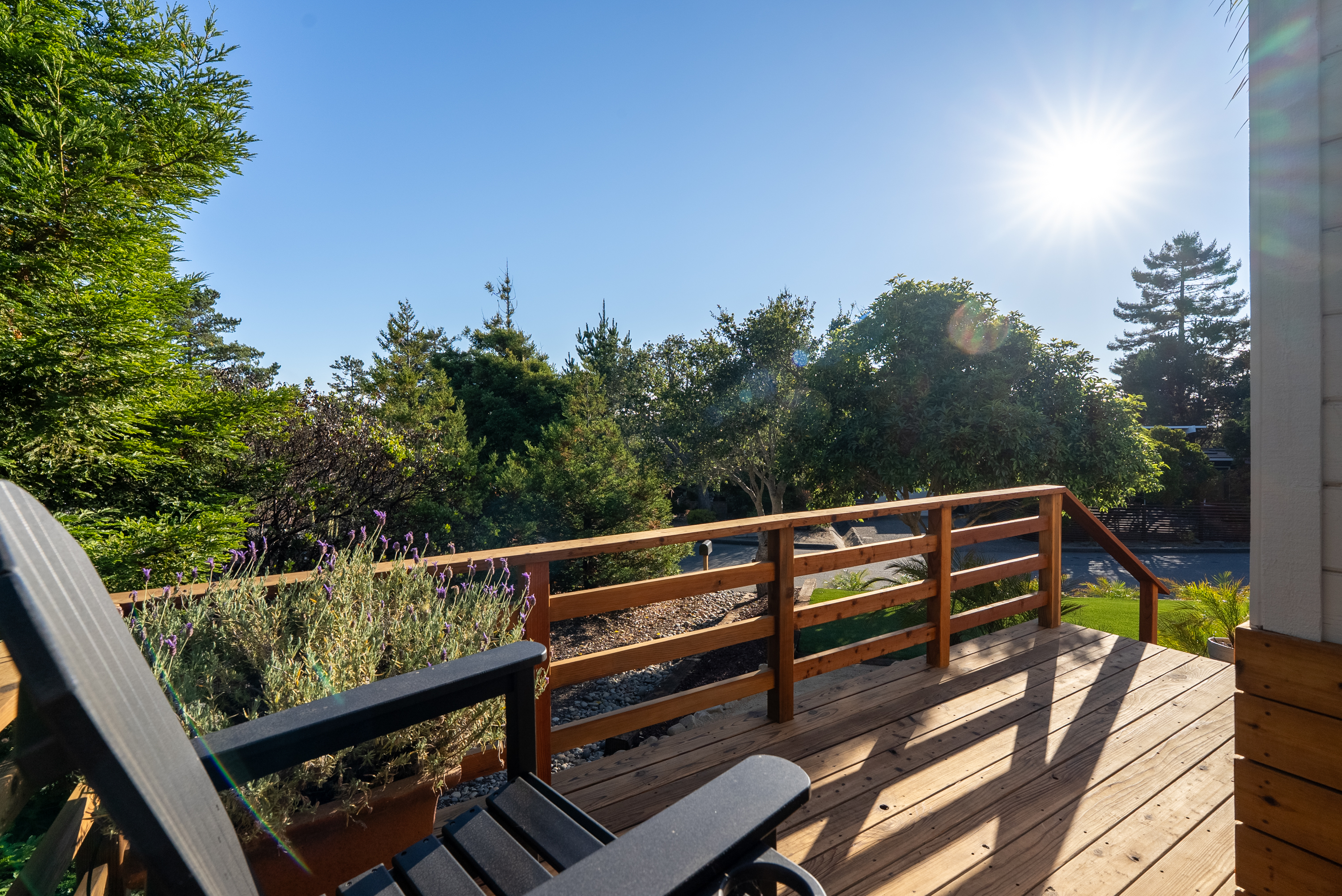  5282 Hillcrest Drive - 物件實景