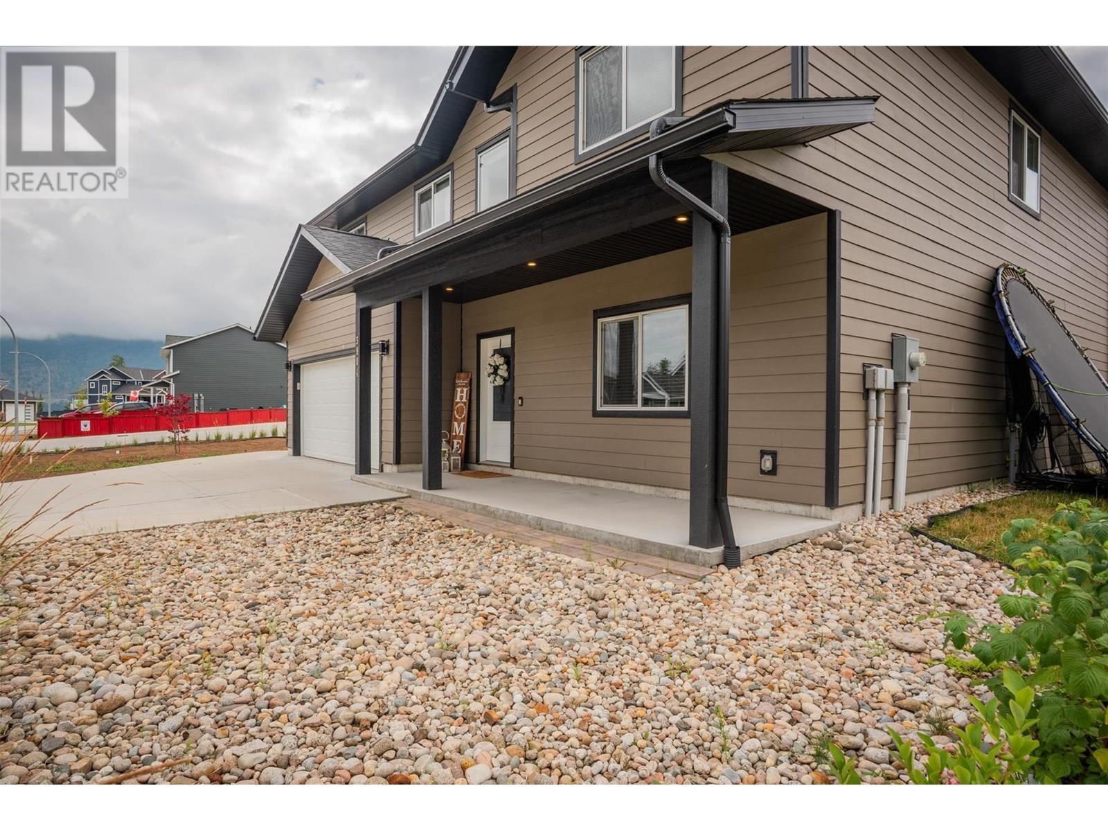 CASTLEGAR, British Columbia, V1N 4X9, CA, 5 Bedrooms Bedrooms, ,2 BathroomsBathrooms,Residential,For Sale,1913698