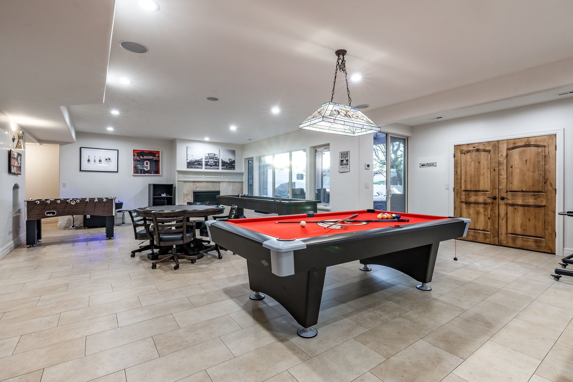  Custom 2-Story Parade Home with Dolphin Bolderscape Grotto Pool & 6 Car Garage - 物件實景