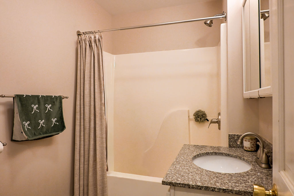 Sidney, Maine, 04330, United States, 3 Bedrooms Bedrooms, ,3 BathroomsBathrooms,Residential,For Sale,2007765