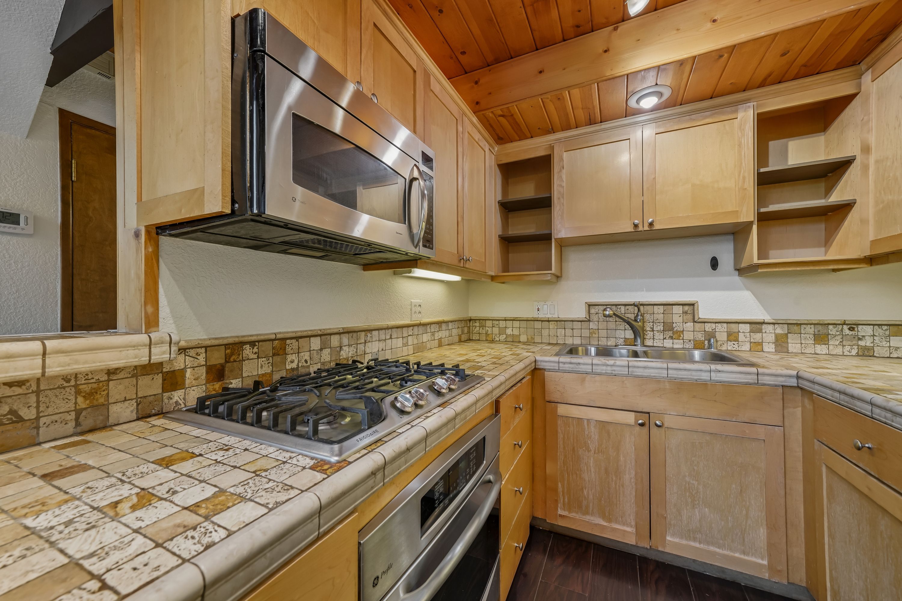  265 Eagle Drive, Big Bear Lake, CA 92315 - 物件實景