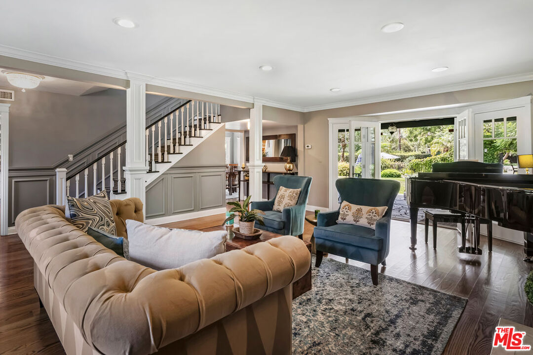 Altadena, California, 91001, United States, 4 Bedrooms Bedrooms, ,4 BathroomsBathrooms,Residential,For Sale,1992160