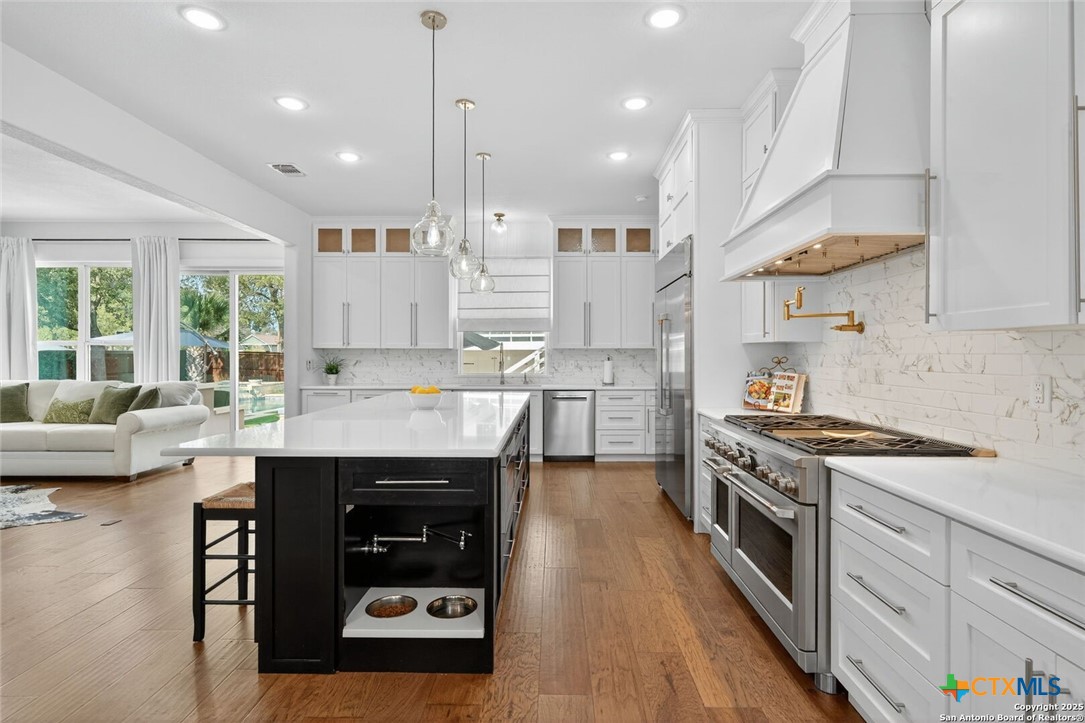 San Antonio, Texas, 78204, United States, 4 Bedrooms Bedrooms, ,4 BathroomsBathrooms,Residential,For Sale,1989633