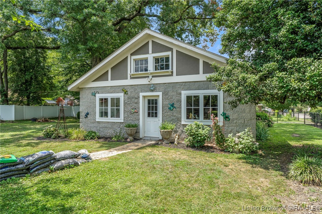 Jeffersonville, Indiana, 47130, United States, 4 Bedrooms Bedrooms, ,4 BathroomsBathrooms,Residential,For Sale,1897686