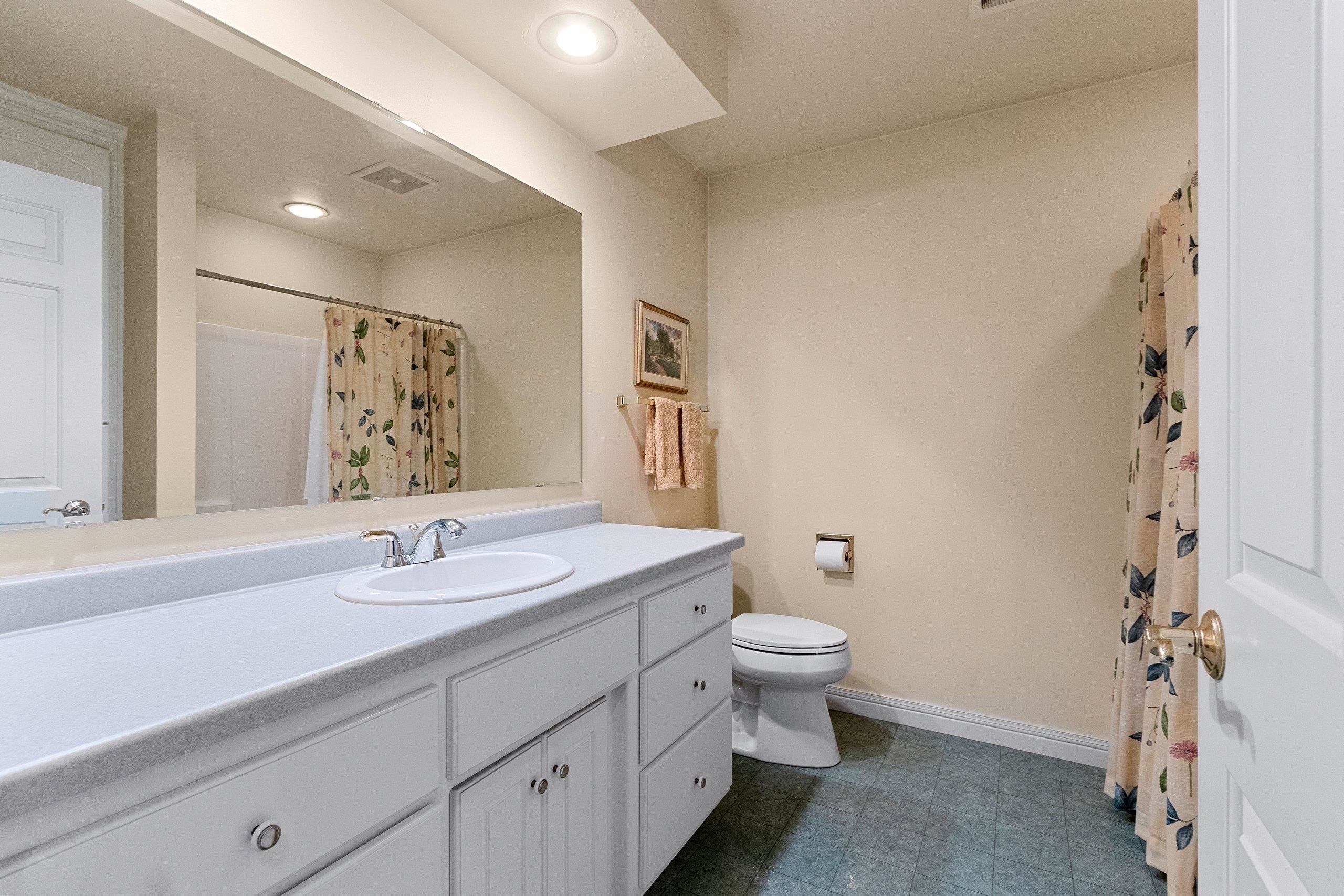 GREEN BAY, Wisconsin, 54302-5254, United States, 5 Bedrooms Bedrooms, ,4 BathroomsBathrooms,Residential,For Sale,1975812