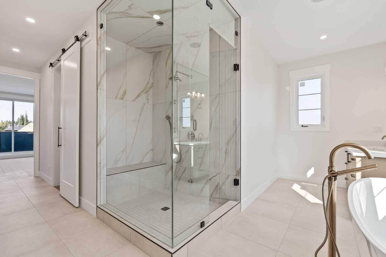 CALGARY, Alberta, T3E 2V9, CA, 4 Bedrooms Bedrooms, ,5 BathroomsBathrooms,Residential,For Sale,1987778