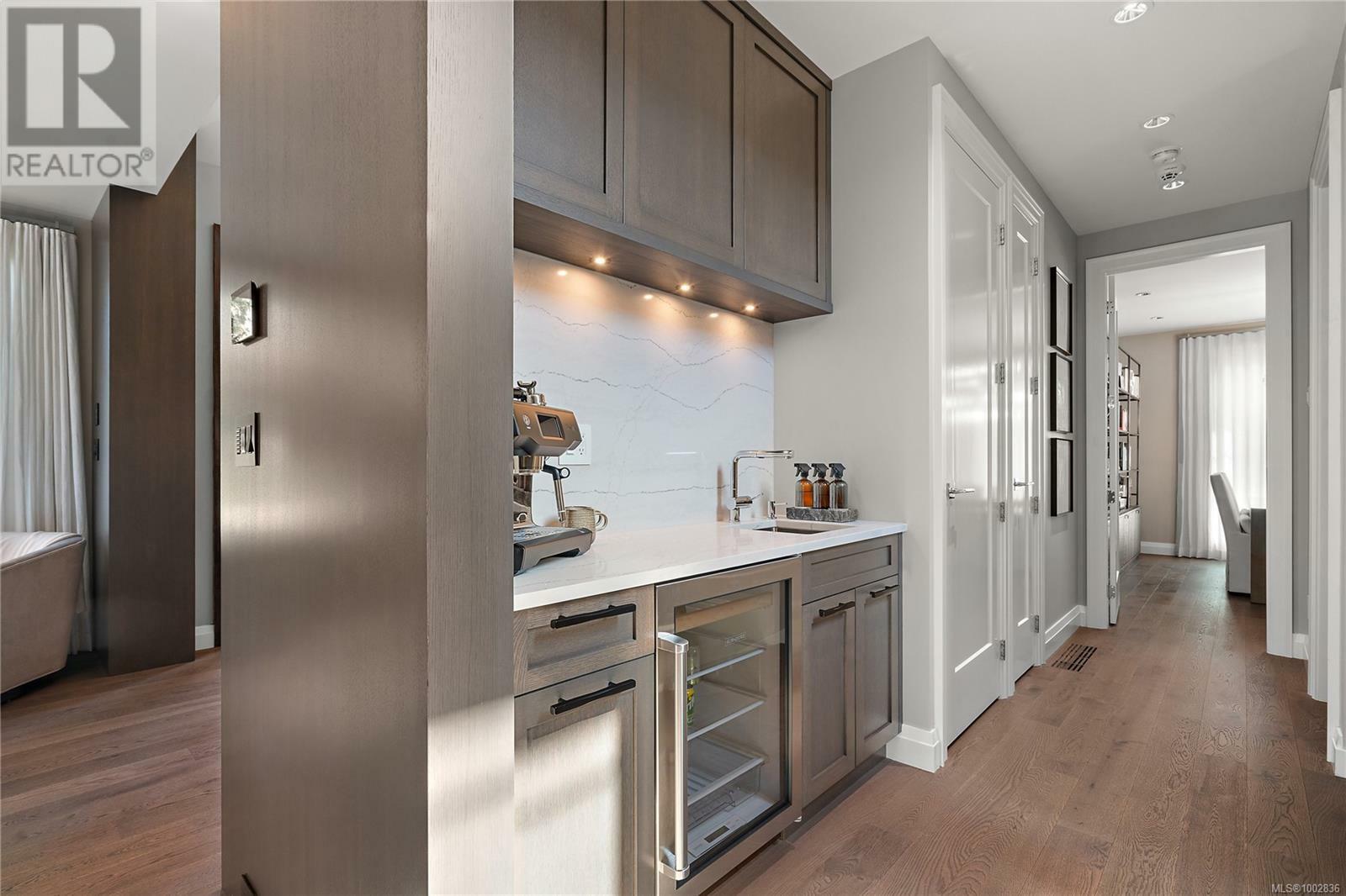 OAK BAY, British Columbia, V8R 3L8, CA, 6 Bedrooms Bedrooms, ,6 BathroomsBathrooms,Residential,For Sale,1874801