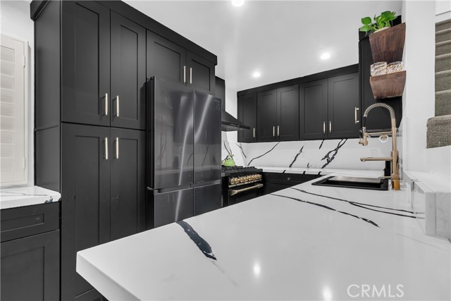 West Los Angeles, California, 90069, United States, 2 Bedrooms Bedrooms, ,2 BathroomsBathrooms,Residential,For Sale,1993889