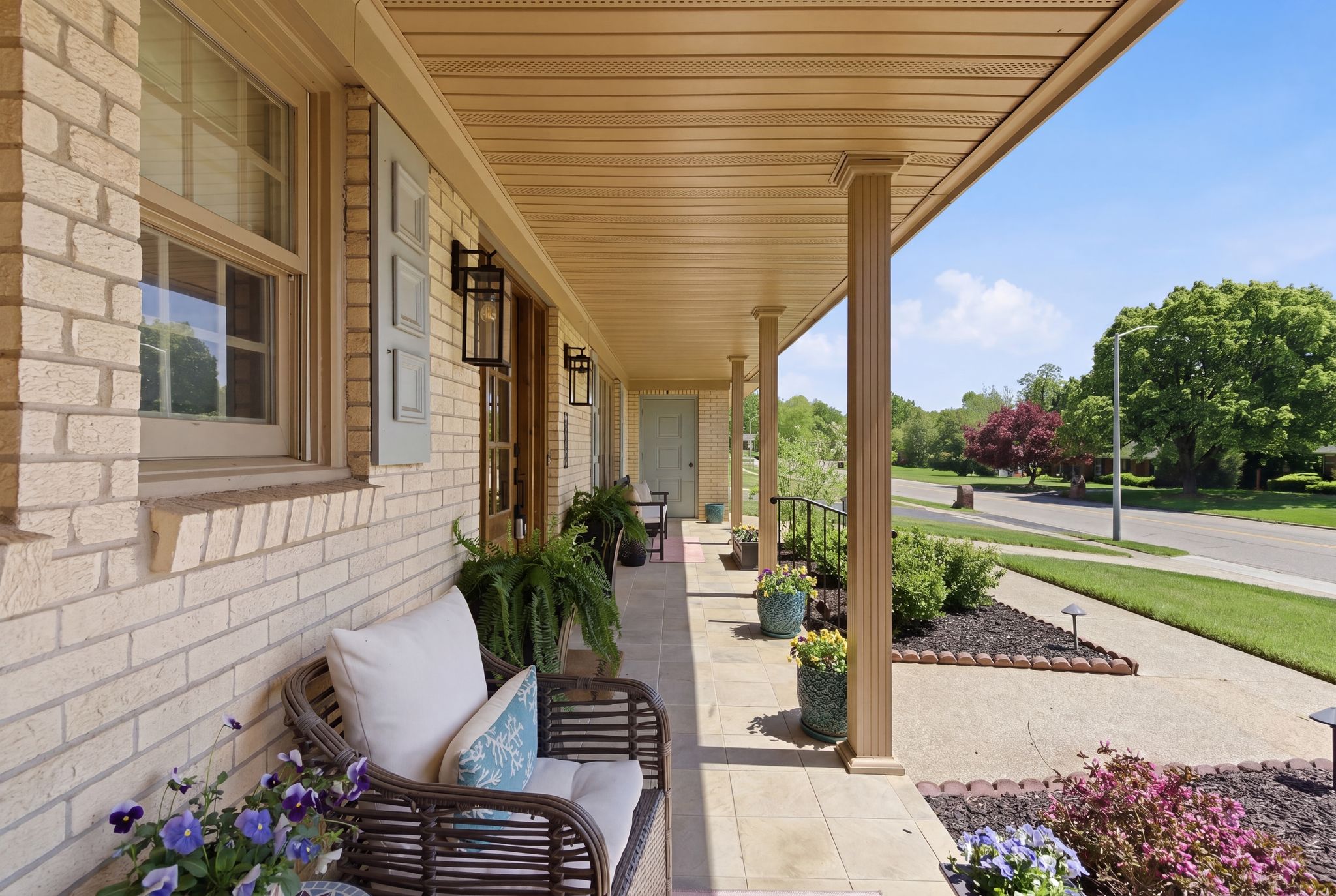  697 Cindy Blair Way - 物件實景