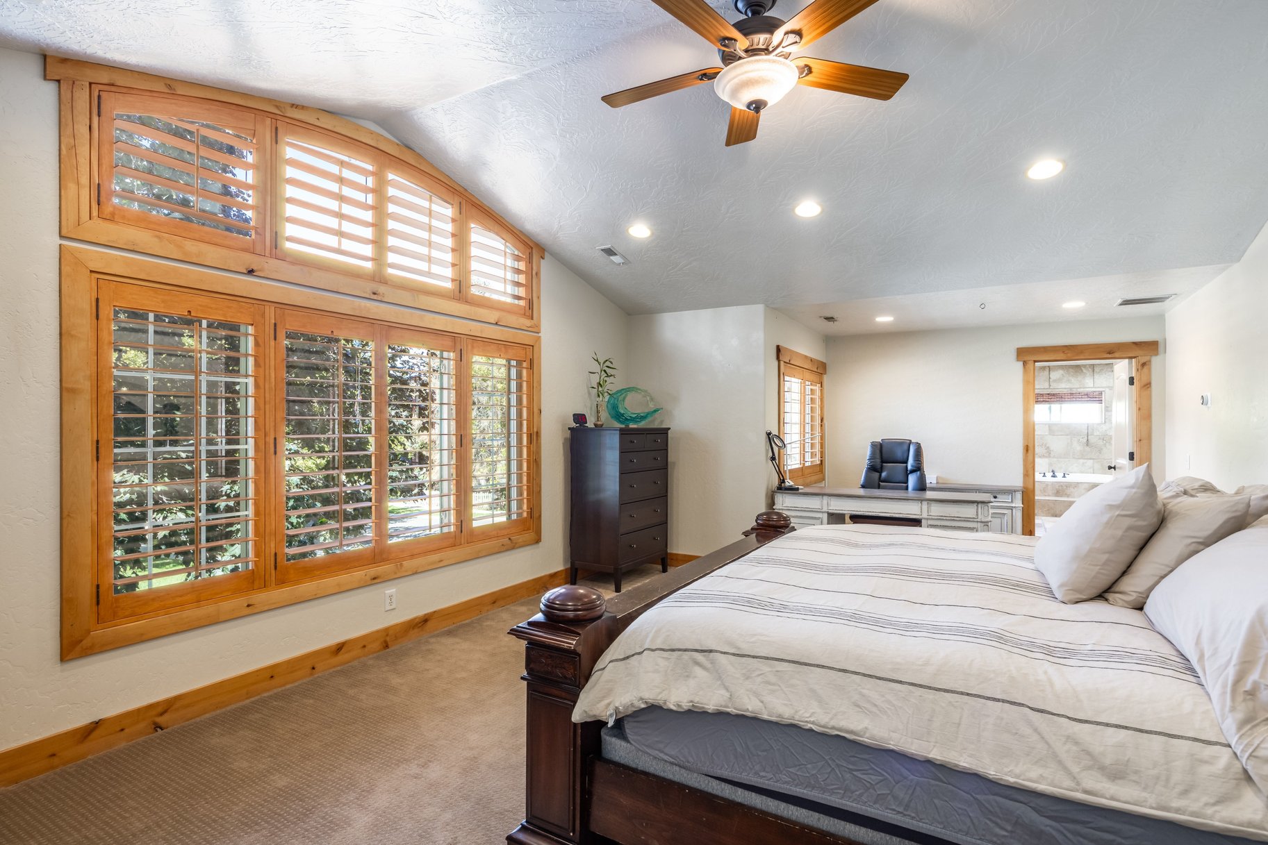  East Millcreek Living with New Saltwater Pool & Entertaining Spaces - 物件實景
