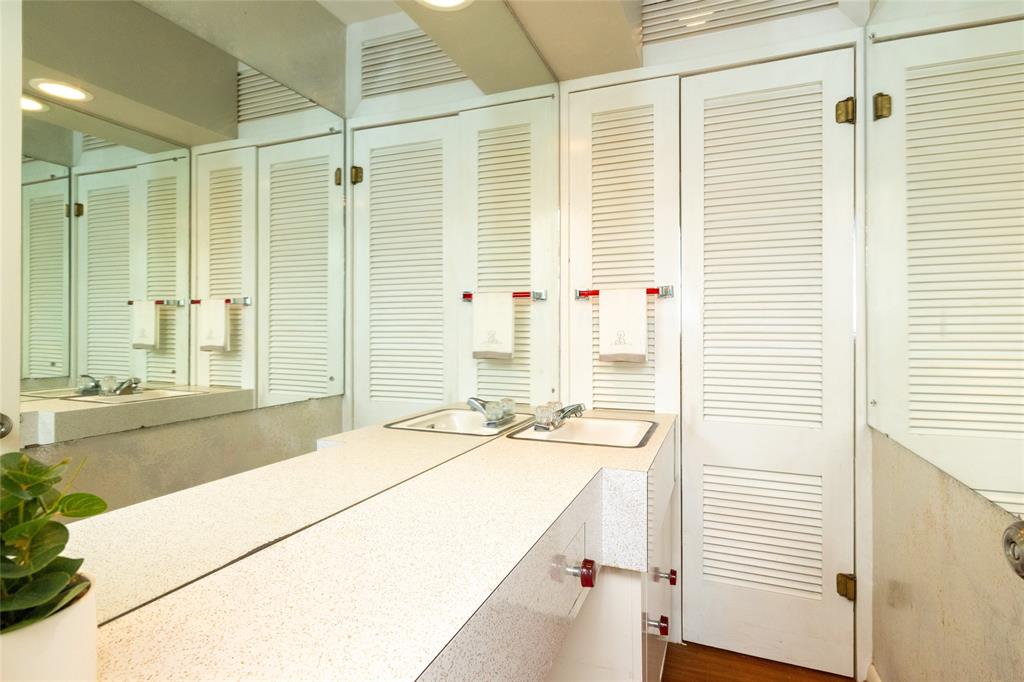 Weatherford, Texas, 76086, United States, 3 Bedrooms Bedrooms, ,4 BathroomsBathrooms,Residential,For Sale,1974864