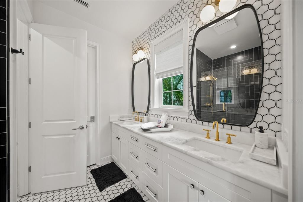 Anna Maria, Florida, 34216, United States, 5 Bedrooms Bedrooms, ,4 BathroomsBathrooms,Residential,For Sale,1819285