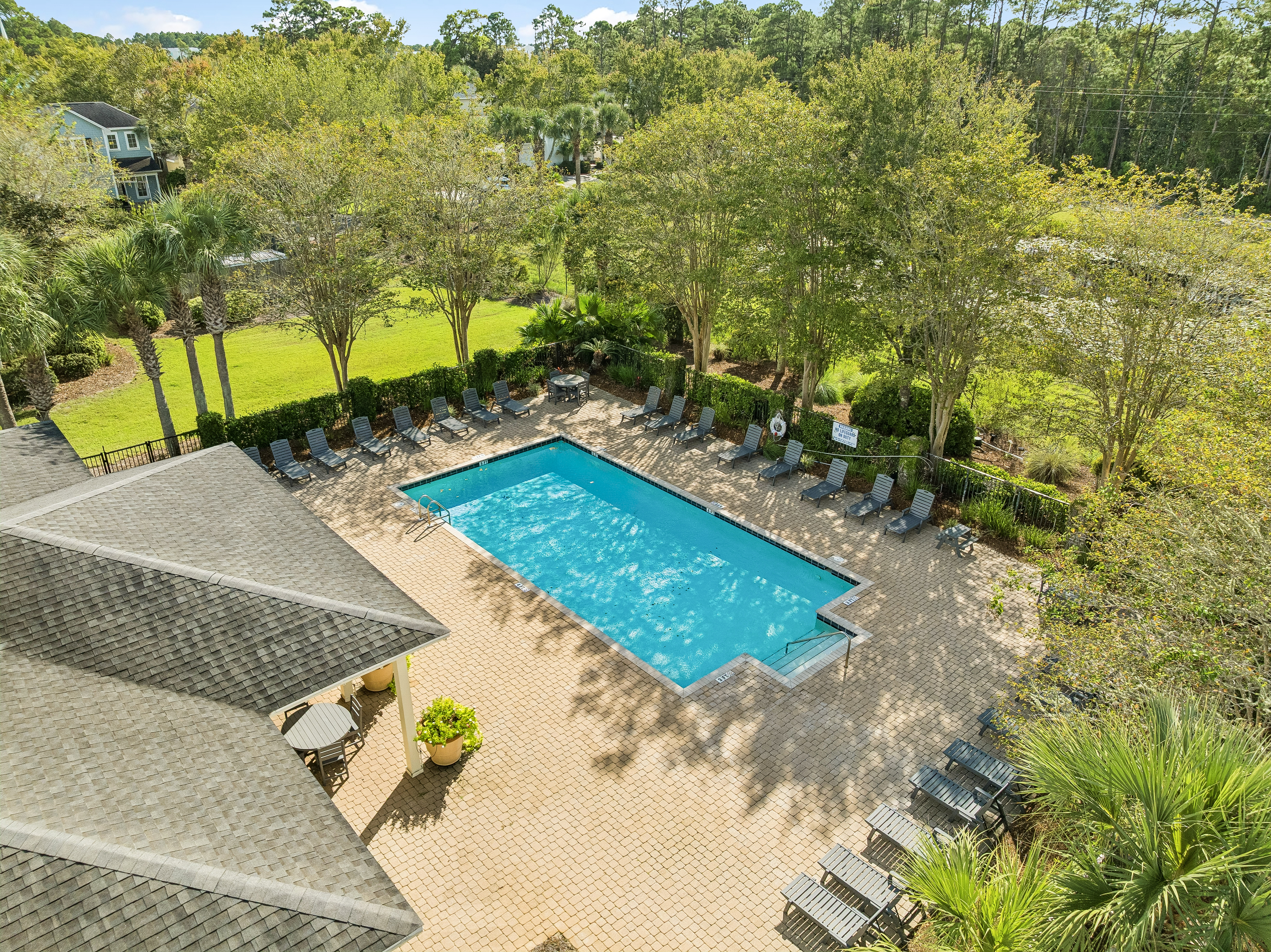  A Private End-Lot Retreat with Green Space Views & Near The Gulf - 物件實景