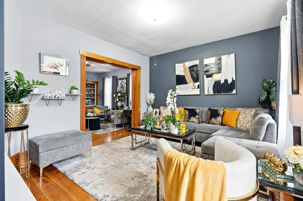 Worcester, Massachusetts, 01603, United States, 9 Bedrooms Bedrooms, ,3 BathroomsBathrooms,Residential,For Sale,1927945