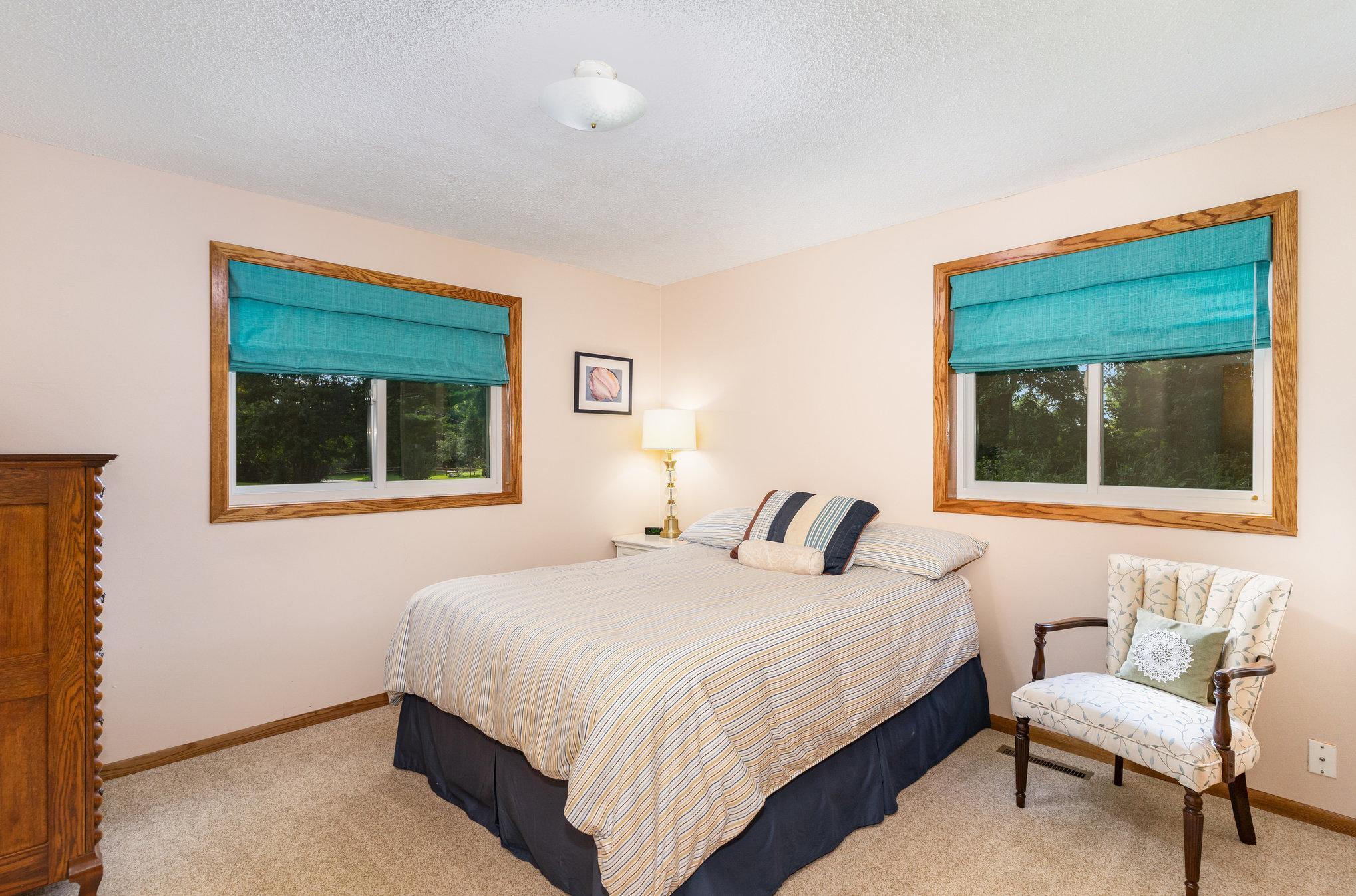 Lakeville, Minnesota, 55044, United States, 5 Bedrooms Bedrooms, ,1 BathroomBathrooms,Residential,For Sale,1989528