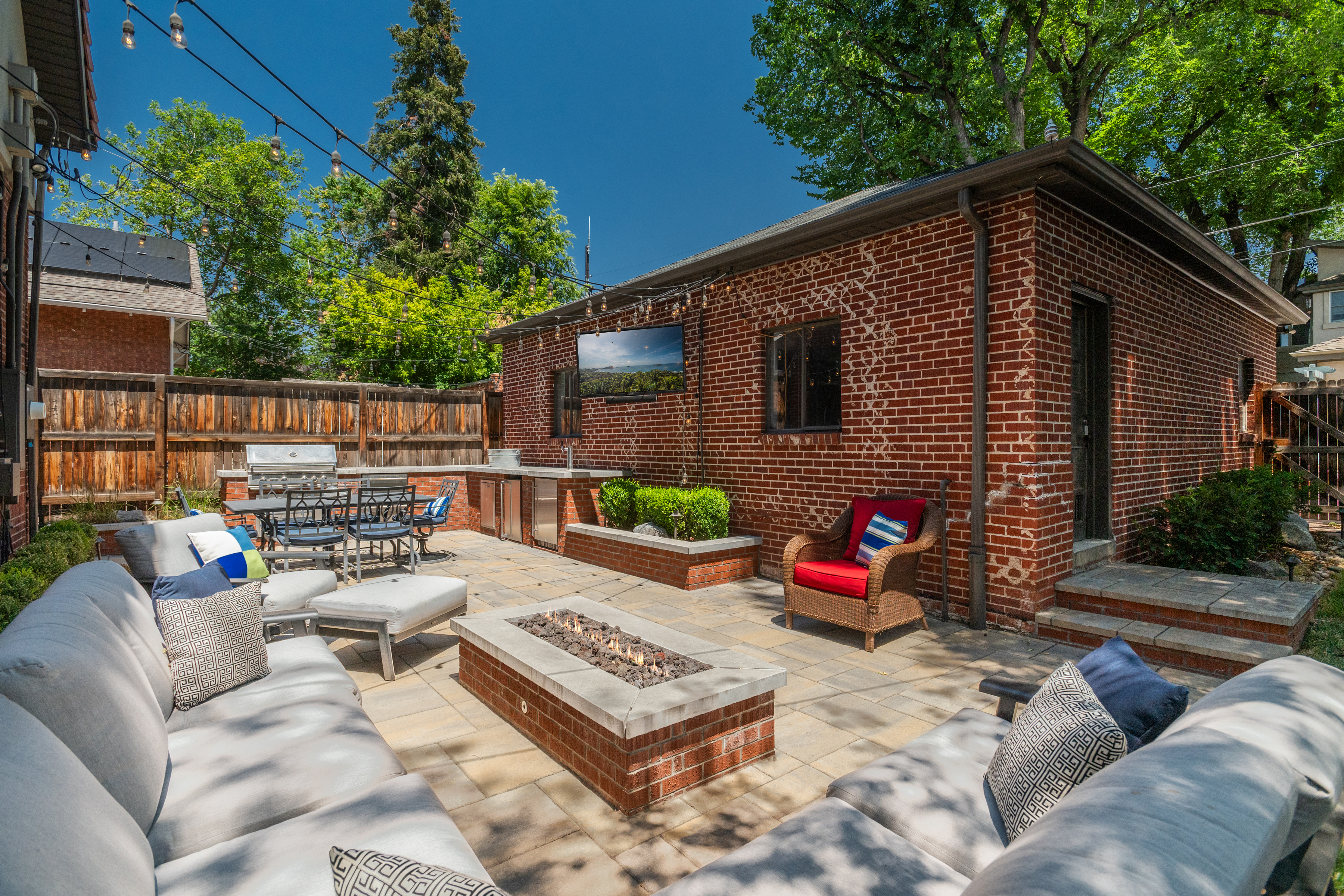  This Exceptional Home Delivers the Perfect Balance of Luxury and Comfort - 物件實景