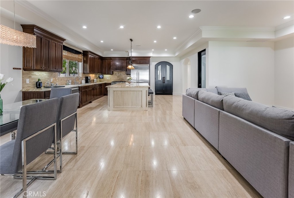 Woodland Hills, California, 91367, United States, 5 Bedrooms Bedrooms, ,6 BathroomsBathrooms,Residential,For Sale,1861197