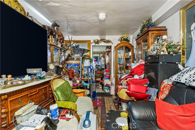 Los Angeles, California, 90022, United States, 5 Bedrooms Bedrooms, ,Residential,For Sale,1979575