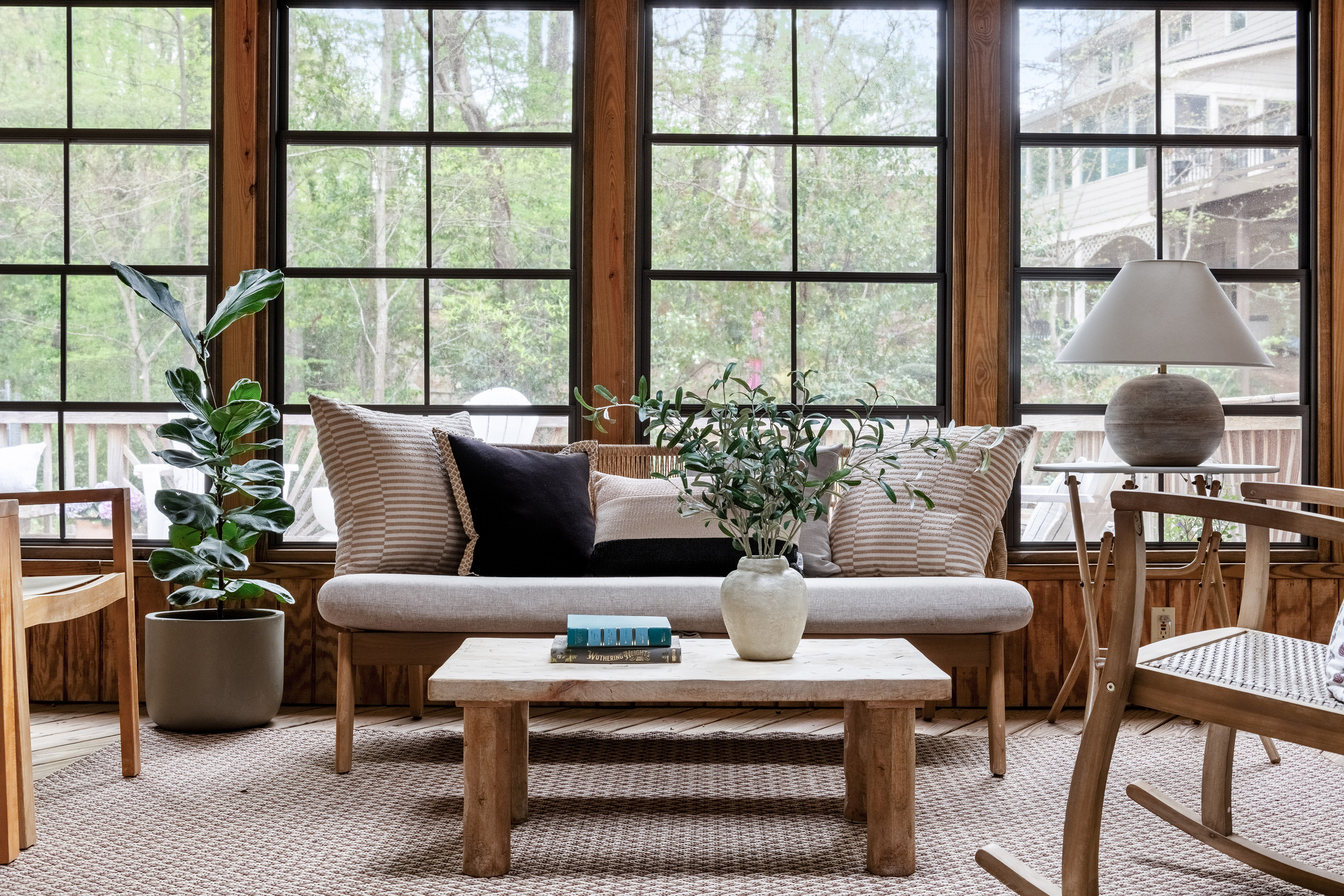  Beautifully Reimagined and Meticulously Maintained Home - 物件實景