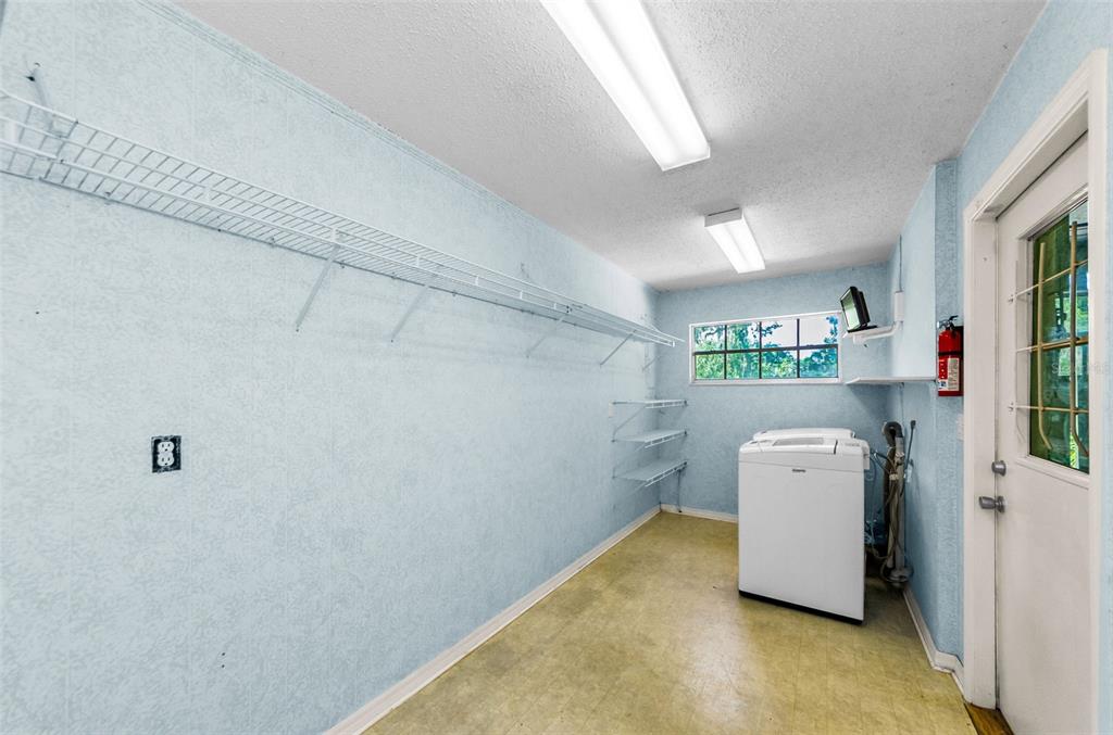 Plant City, Florida, 33566, United States, 3 Bedrooms Bedrooms, ,2 BathroomsBathrooms,Residential,For Sale,1932483