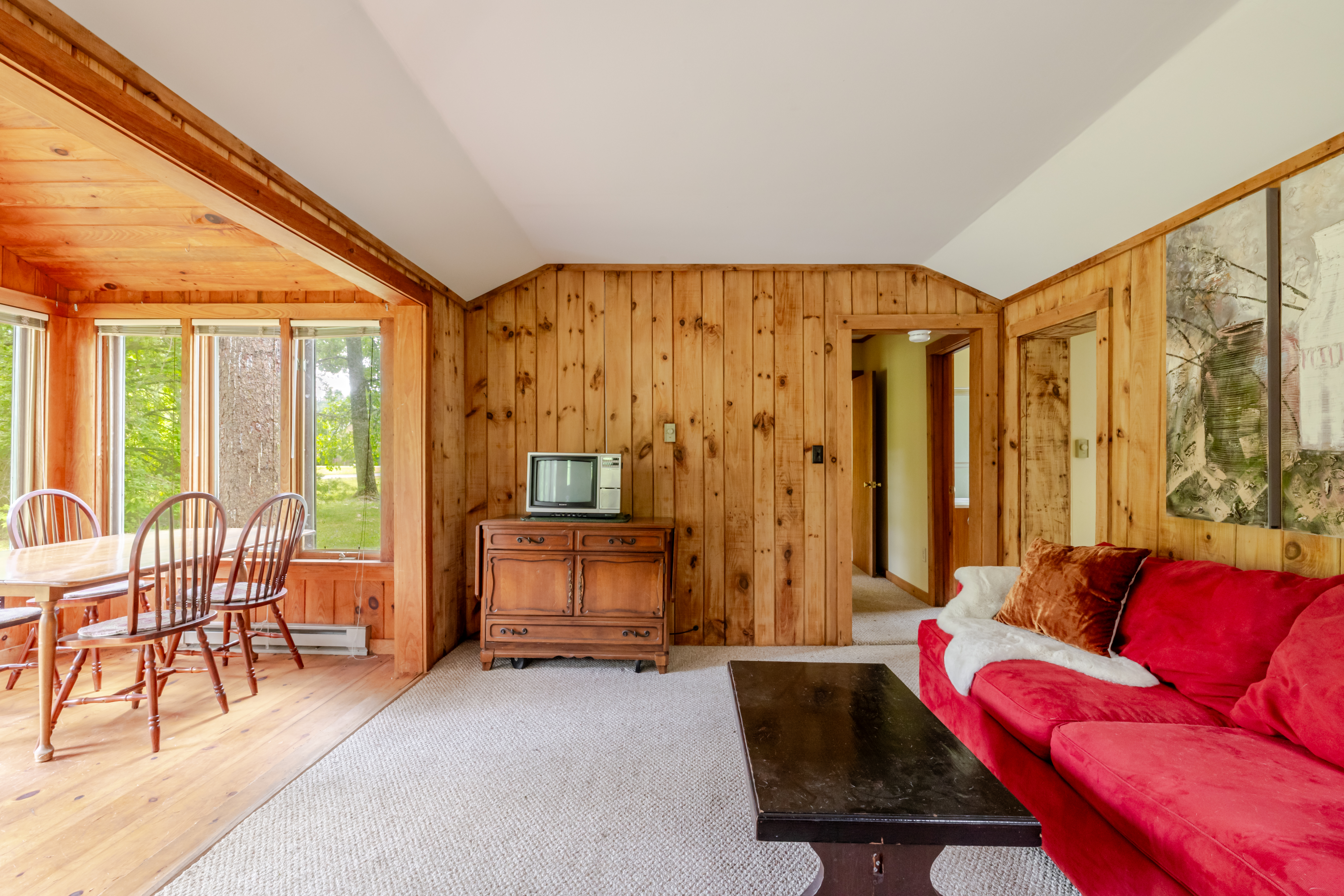  Berkshire Lakeside Living: 2-Acres and a Cottage by the Lake - 物件實景