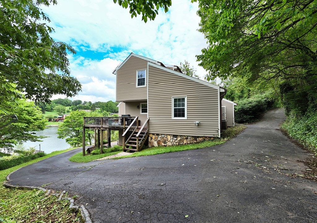 Hayesville, North Carolina, 28904, United States, 3 Bedrooms Bedrooms, ,3 BathroomsBathrooms,Residential,For Sale,1862322