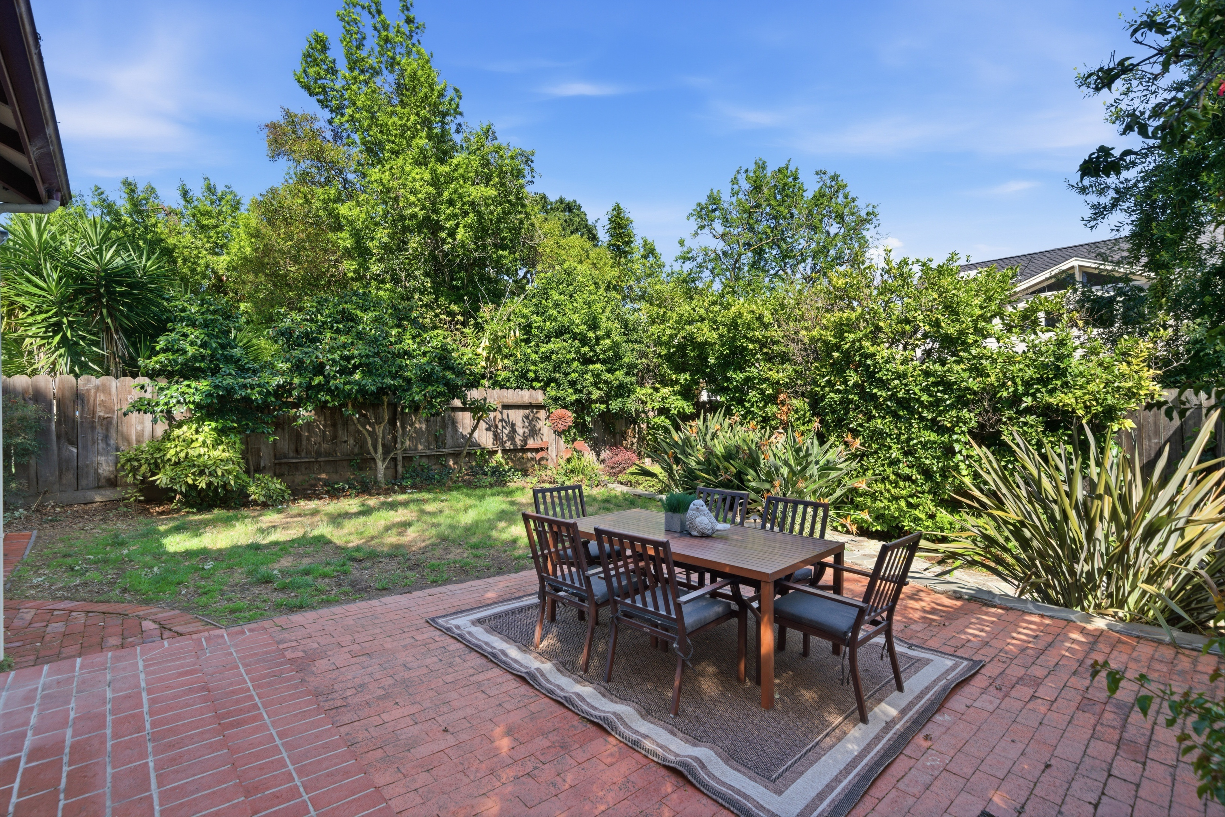  Fantastic San Carlos Location - 物件實景