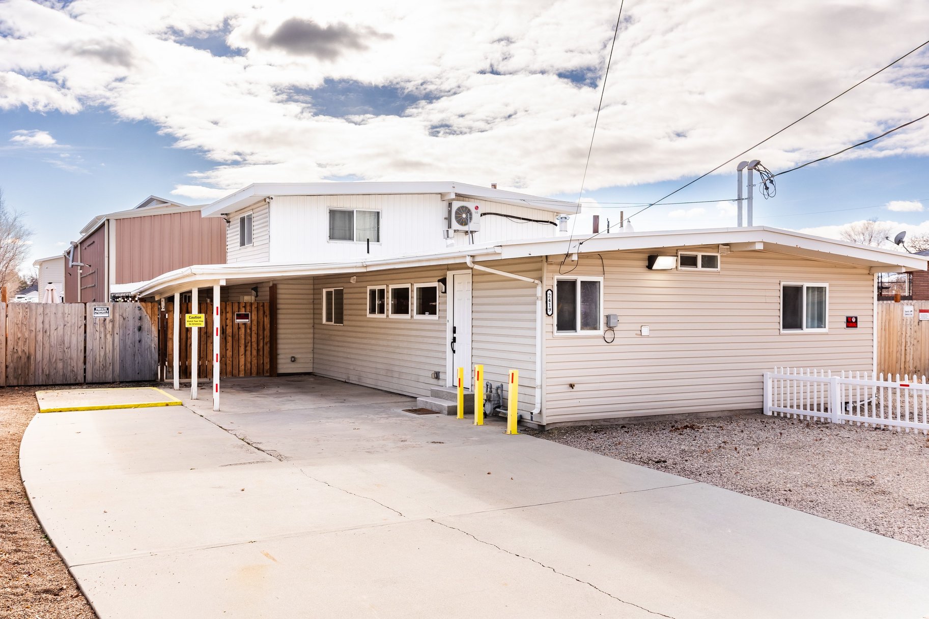  Rare .55-Acre Land, Home and Heated RV Garage - 物件實景