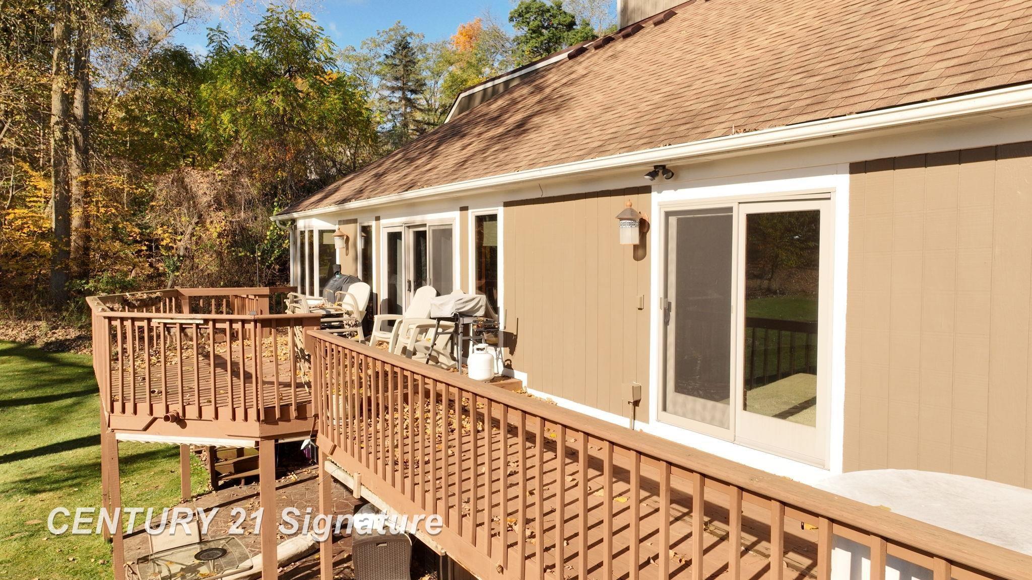 Fenton, Michigan, 48430, United States, 6 Bedrooms Bedrooms, ,4 BathroomsBathrooms,Residential,For Sale,1976063