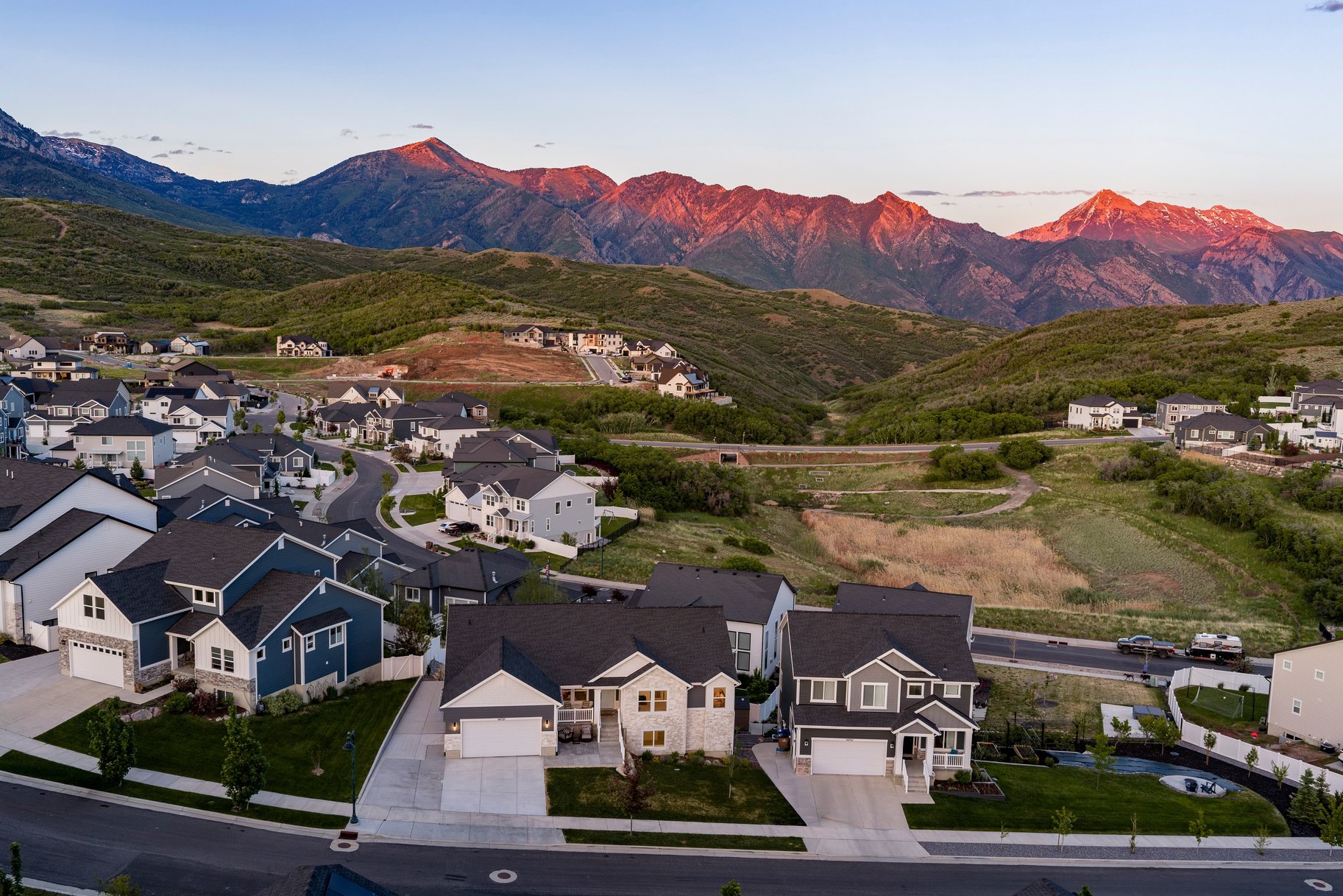  Walkout Rambler with Timpanogos & Lone Peak Views and Close Trail Access - 物件實景