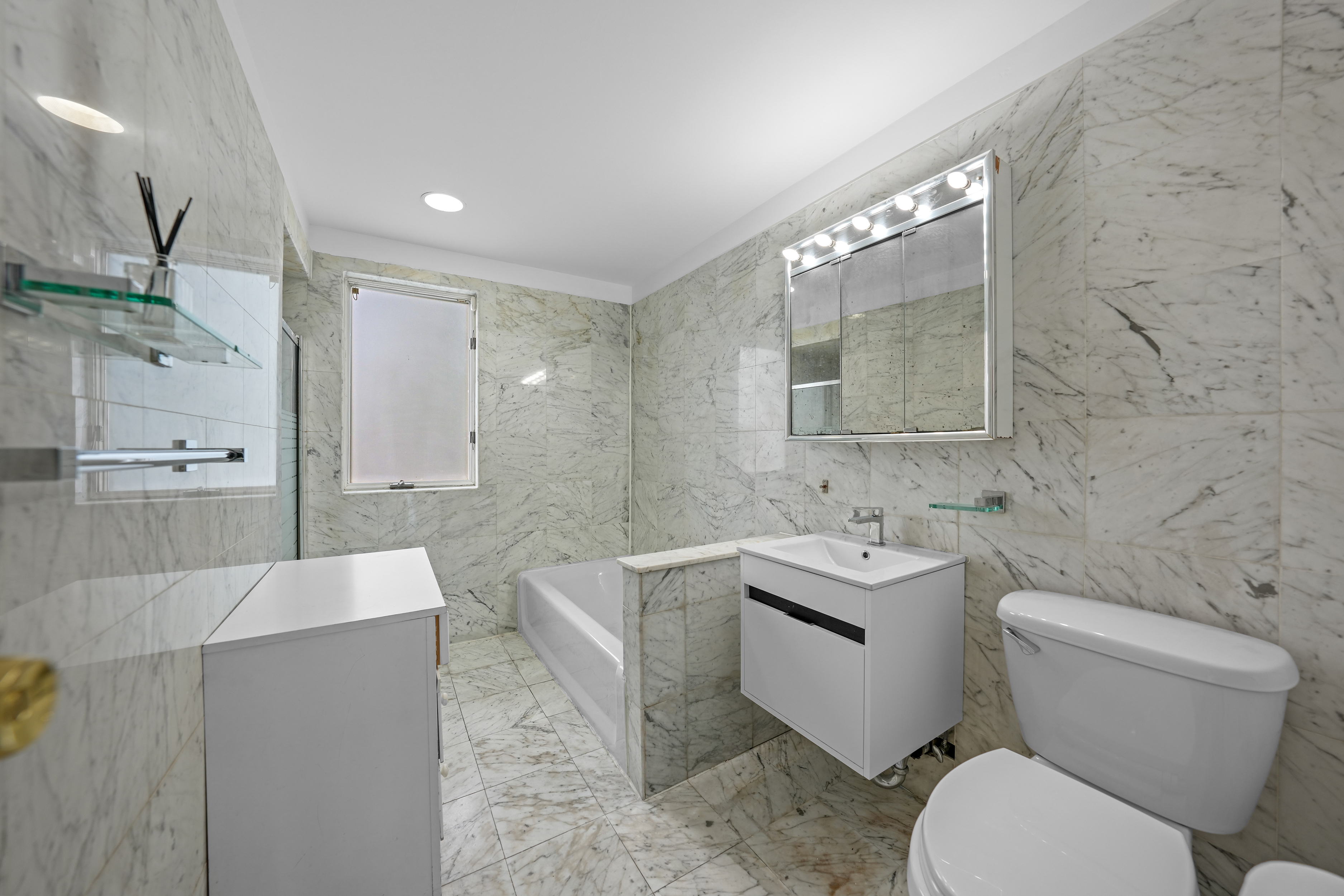 Brooklyn, New York, 11210, United States, 4 Bedrooms Bedrooms, ,4 BathroomsBathrooms,Residential,For Sale,1981827