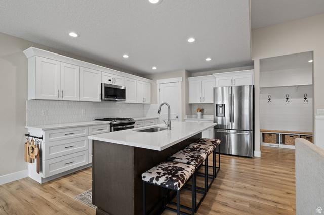 Grantsville, Utah, 84029, United States, 6 Bedrooms Bedrooms, ,4 BathroomsBathrooms,Residential,For Sale,2009662